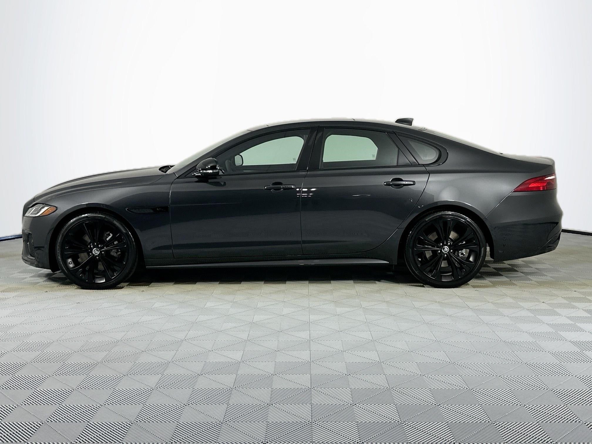 2024 Jaguar XF R-Dynamic SE