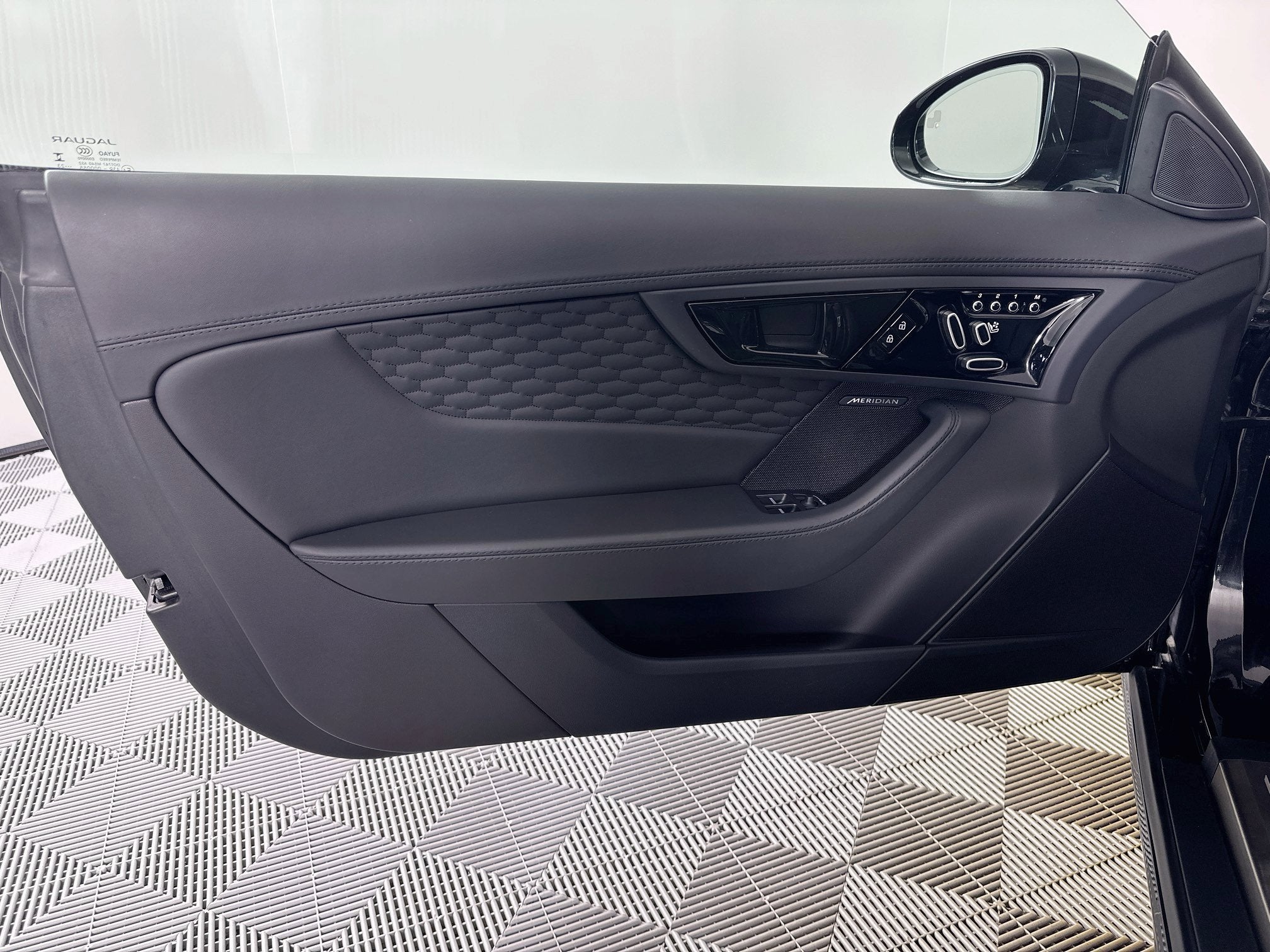 2024 Jaguar F-TYPE P575 R75