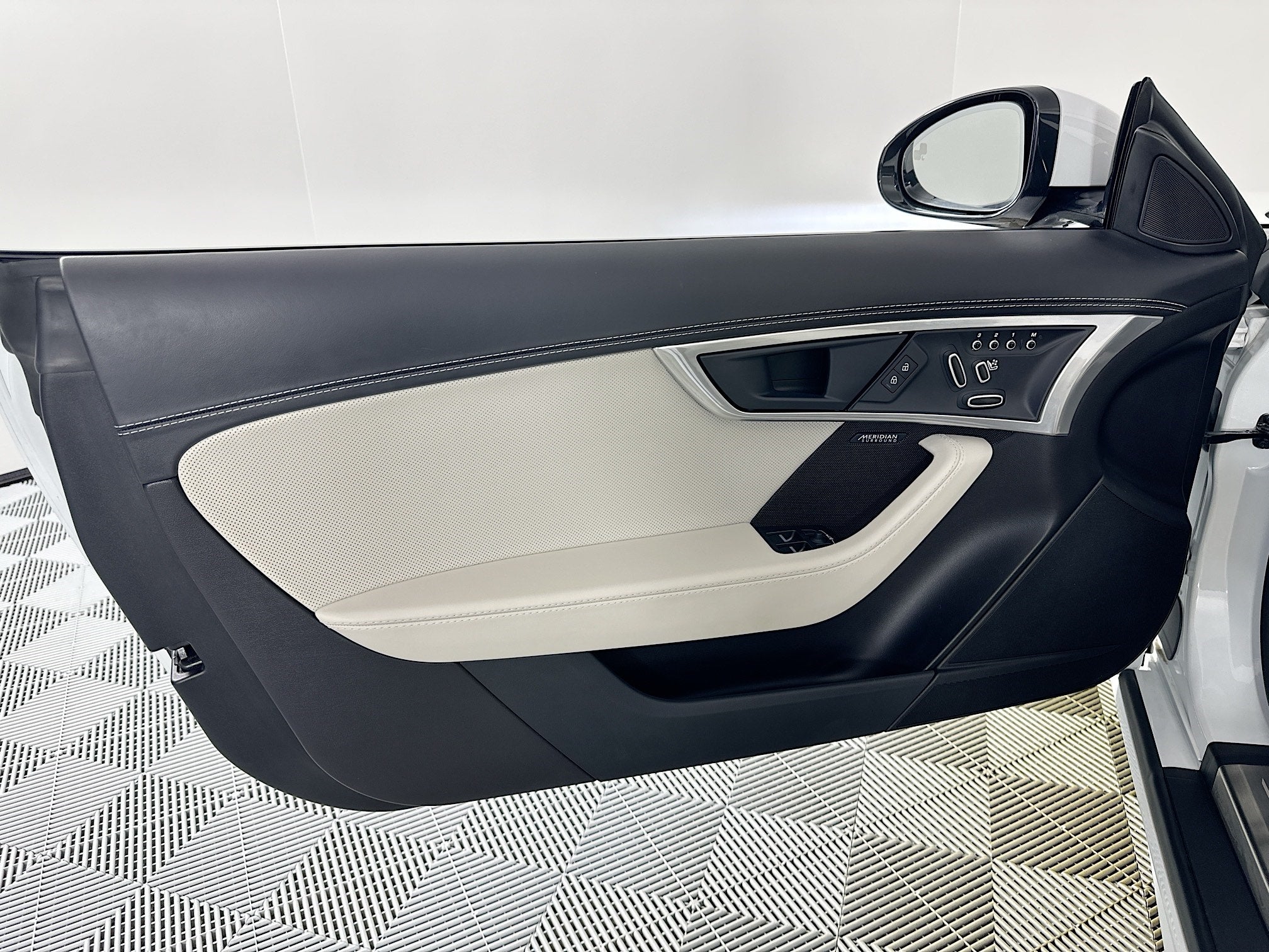 2024 Jaguar F-TYPE P450