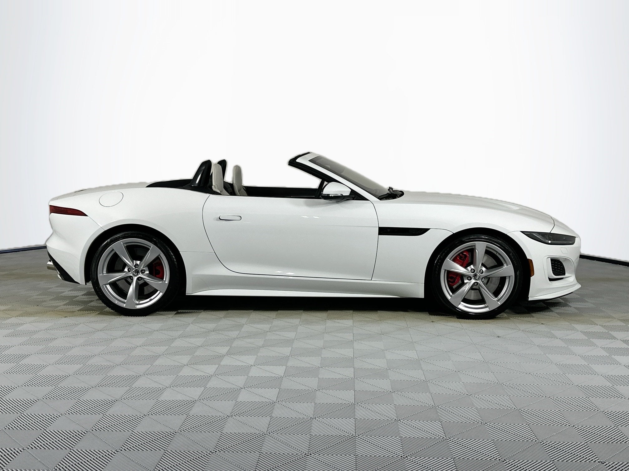 2024 Jaguar F-TYPE P450