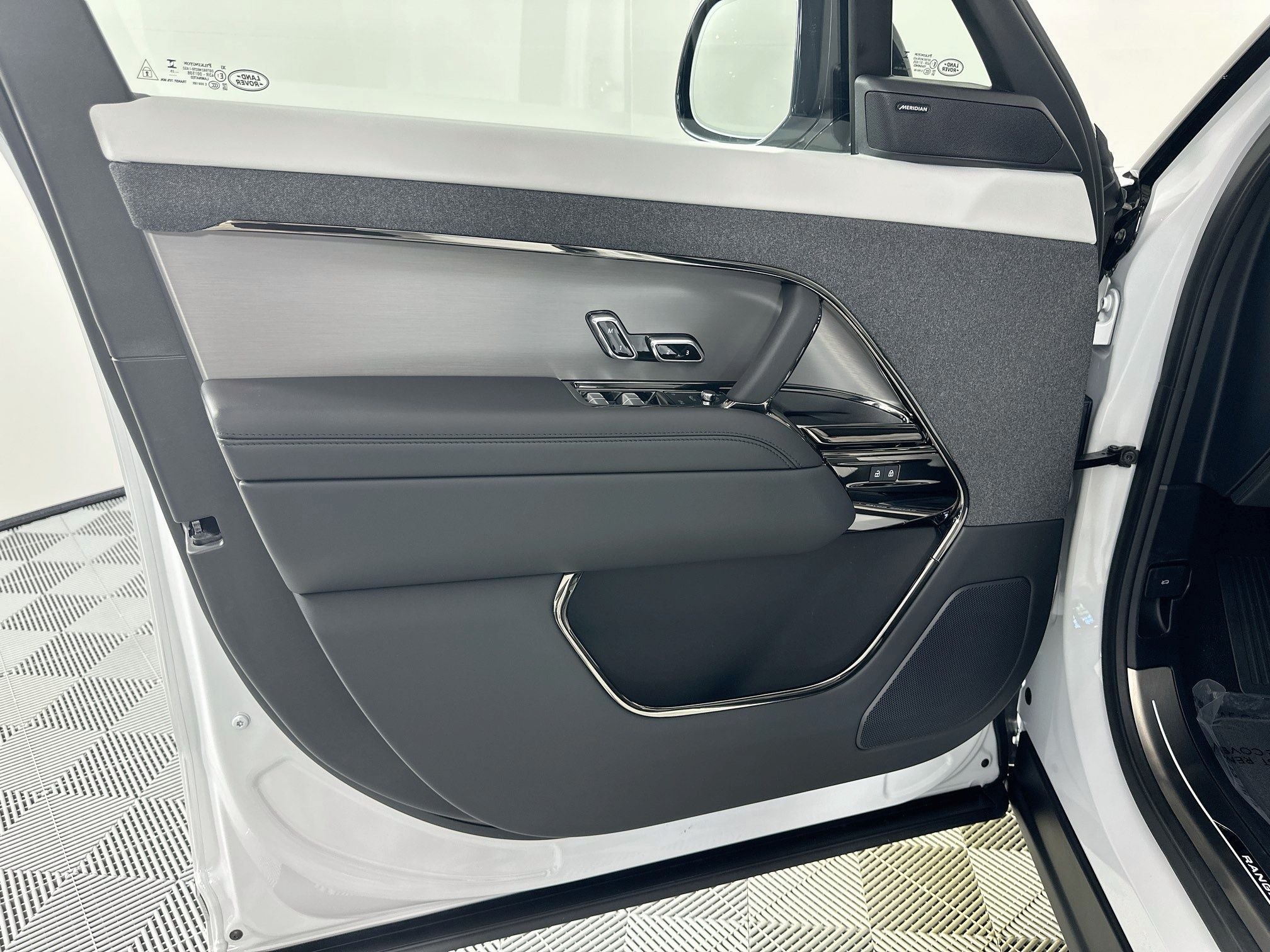 2025 Land Rover Range Rover Sport Plug-in Hybrid Dynamic SE