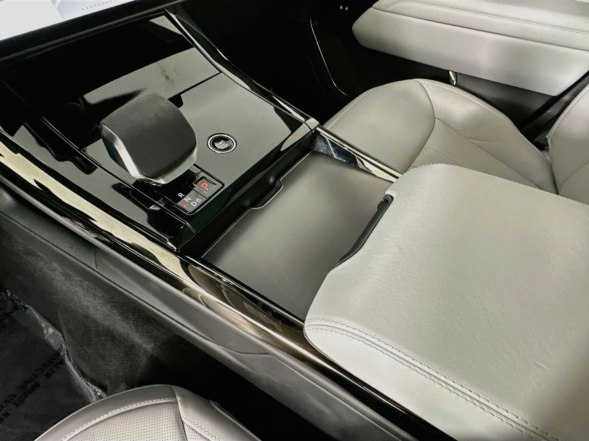 2024 Land Rover Range Rover Sport SE