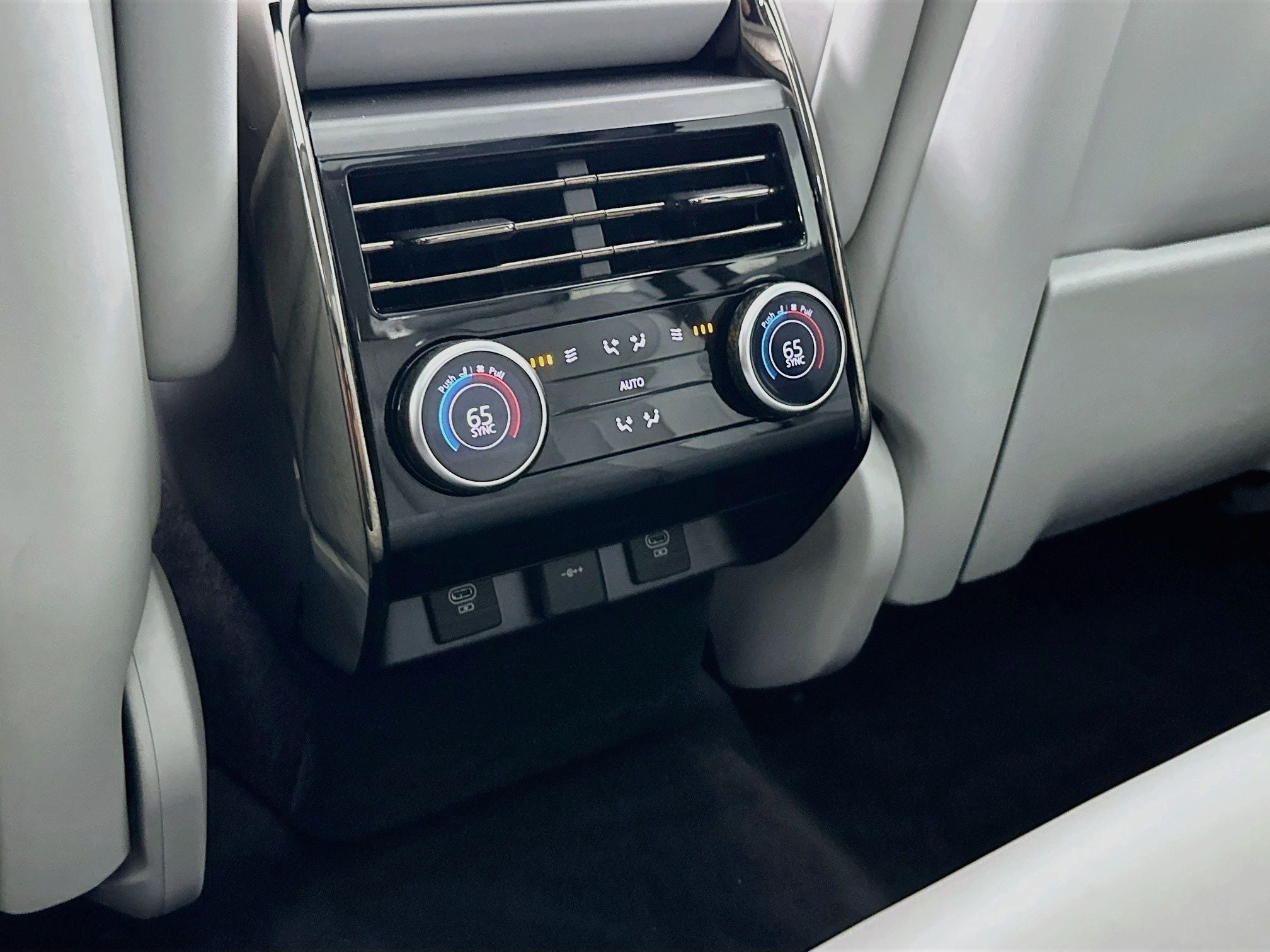 2024 Land Rover Range Rover Sport SE