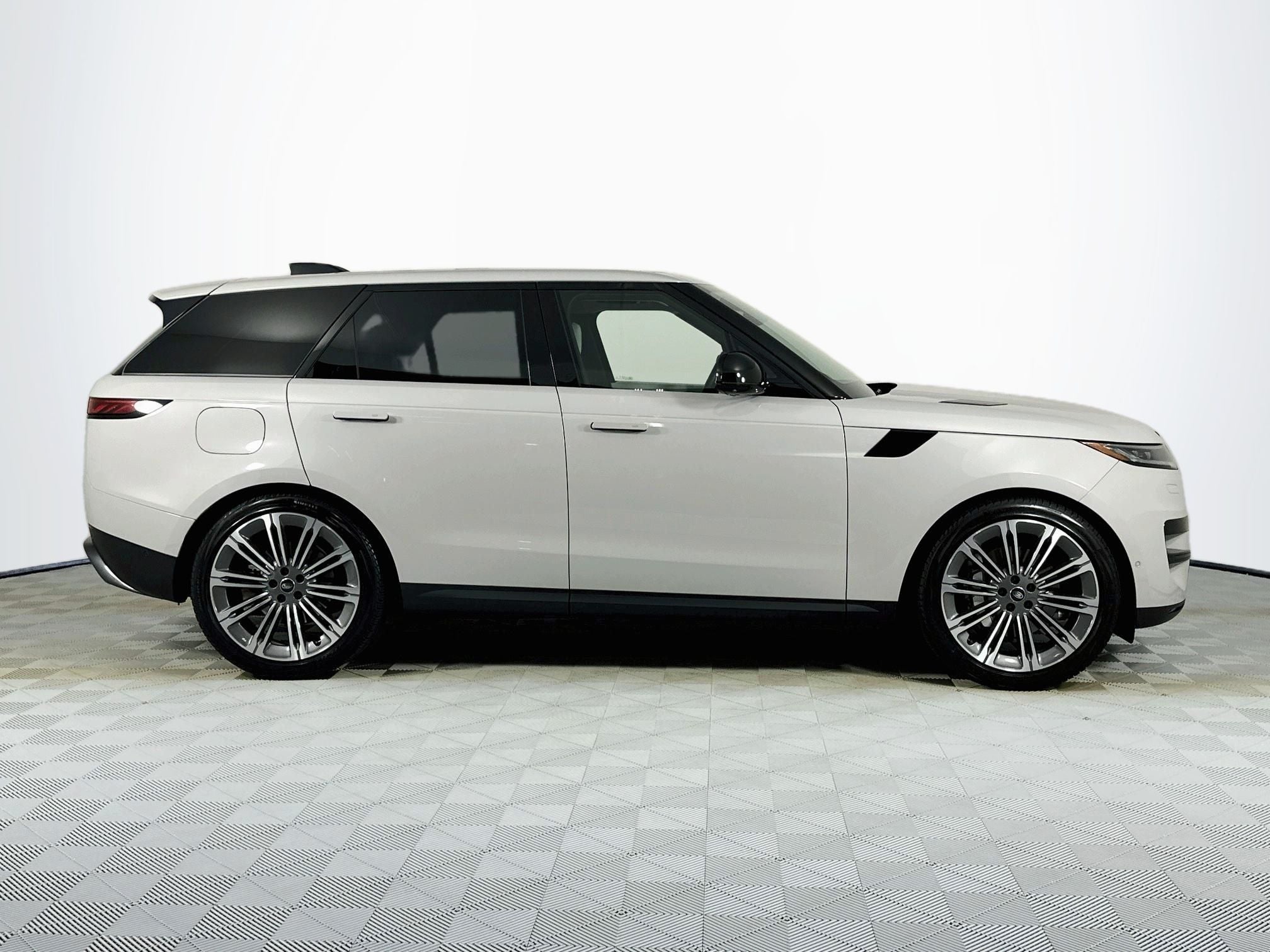 2024 Land Rover Range Rover Sport SE