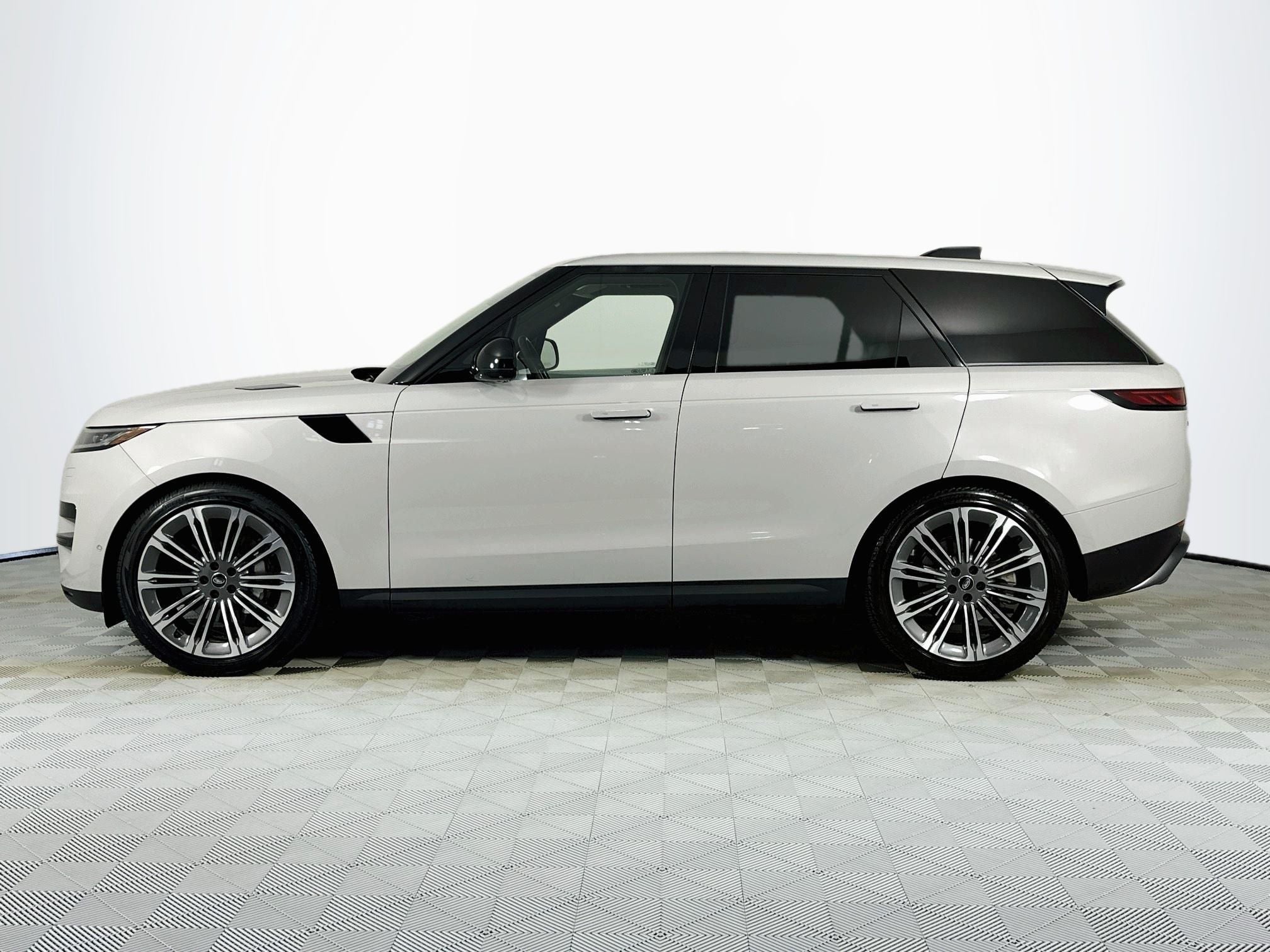 2024 Land Rover Range Rover Sport SE