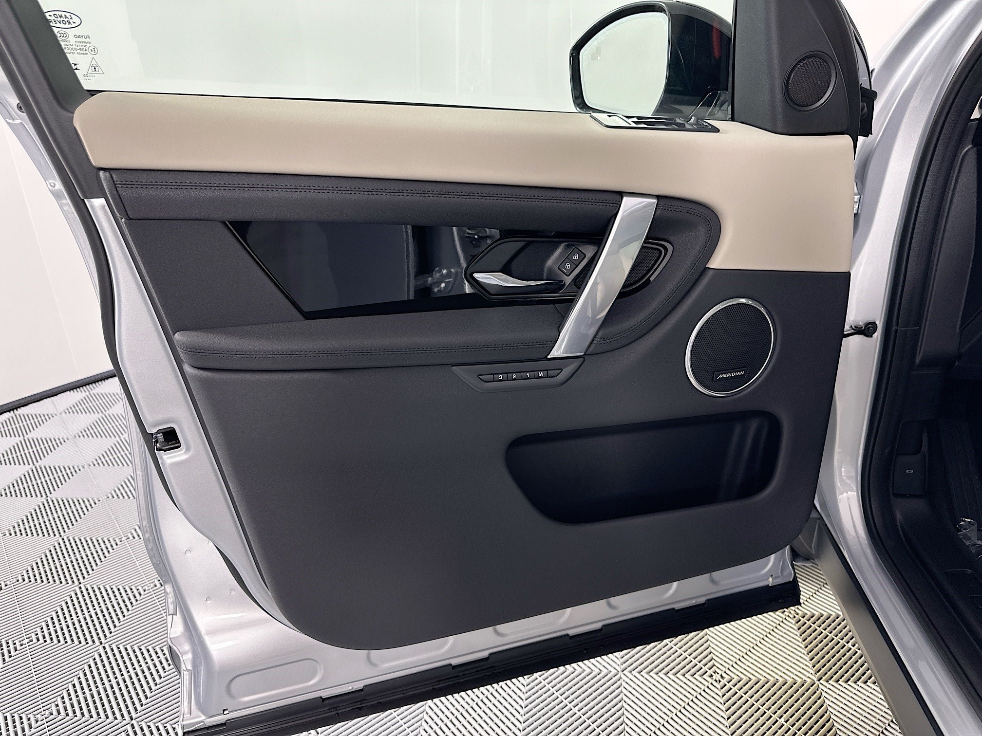 2025 Land Rover Discovery Sport S