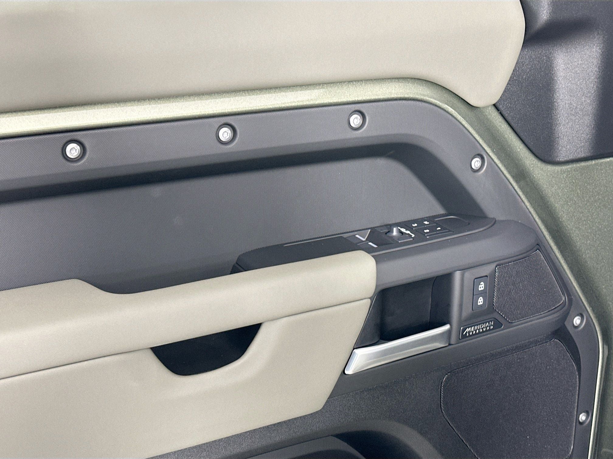 2025 Land Rover Defender 90 X-Dynamic SE