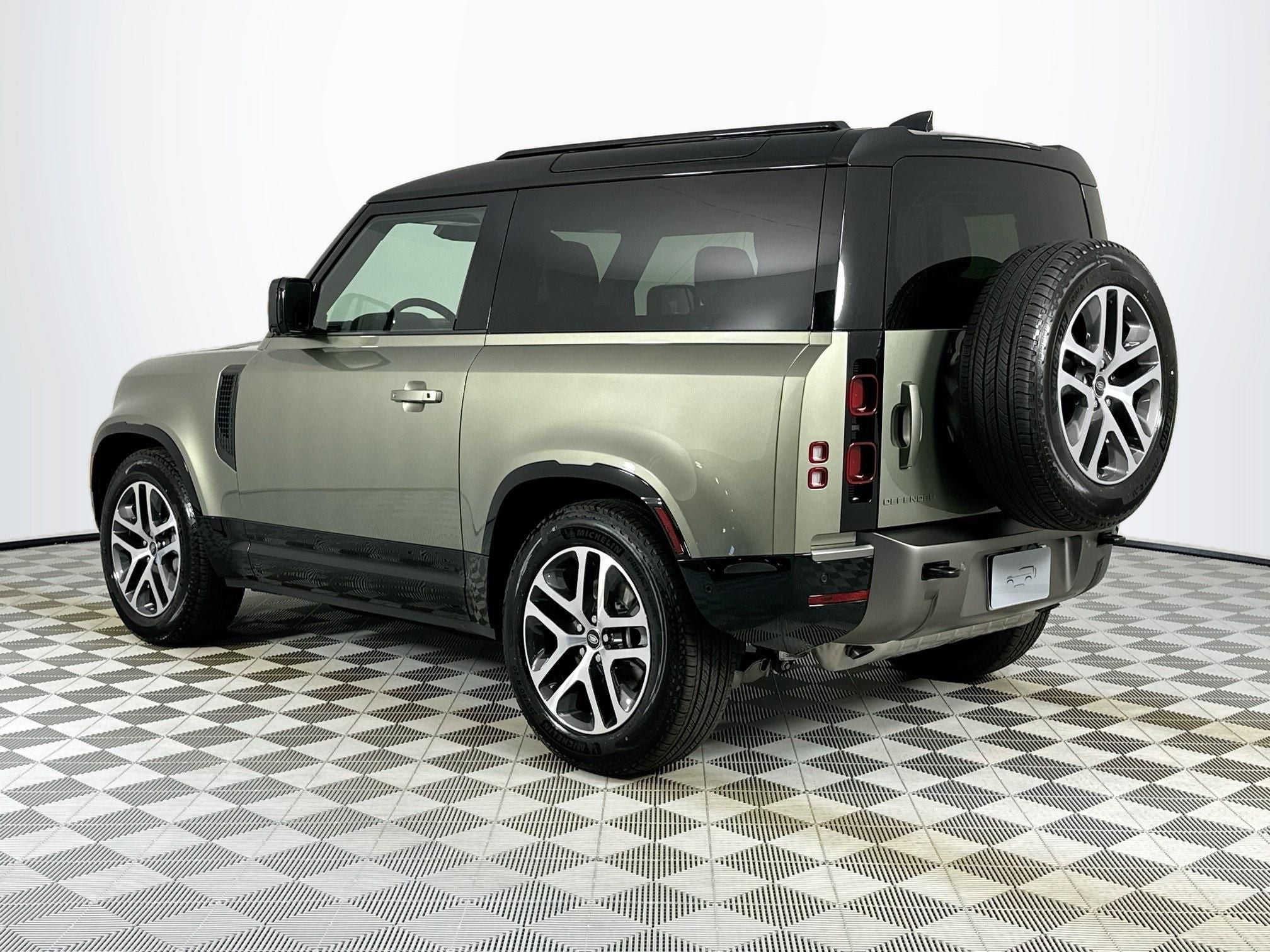 2025 Land Rover Defender 90 X-Dynamic SE