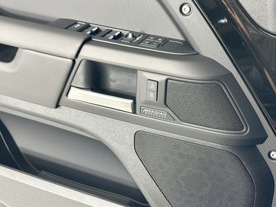 2026 Land Rover Defender 110 X-Dynamic SE