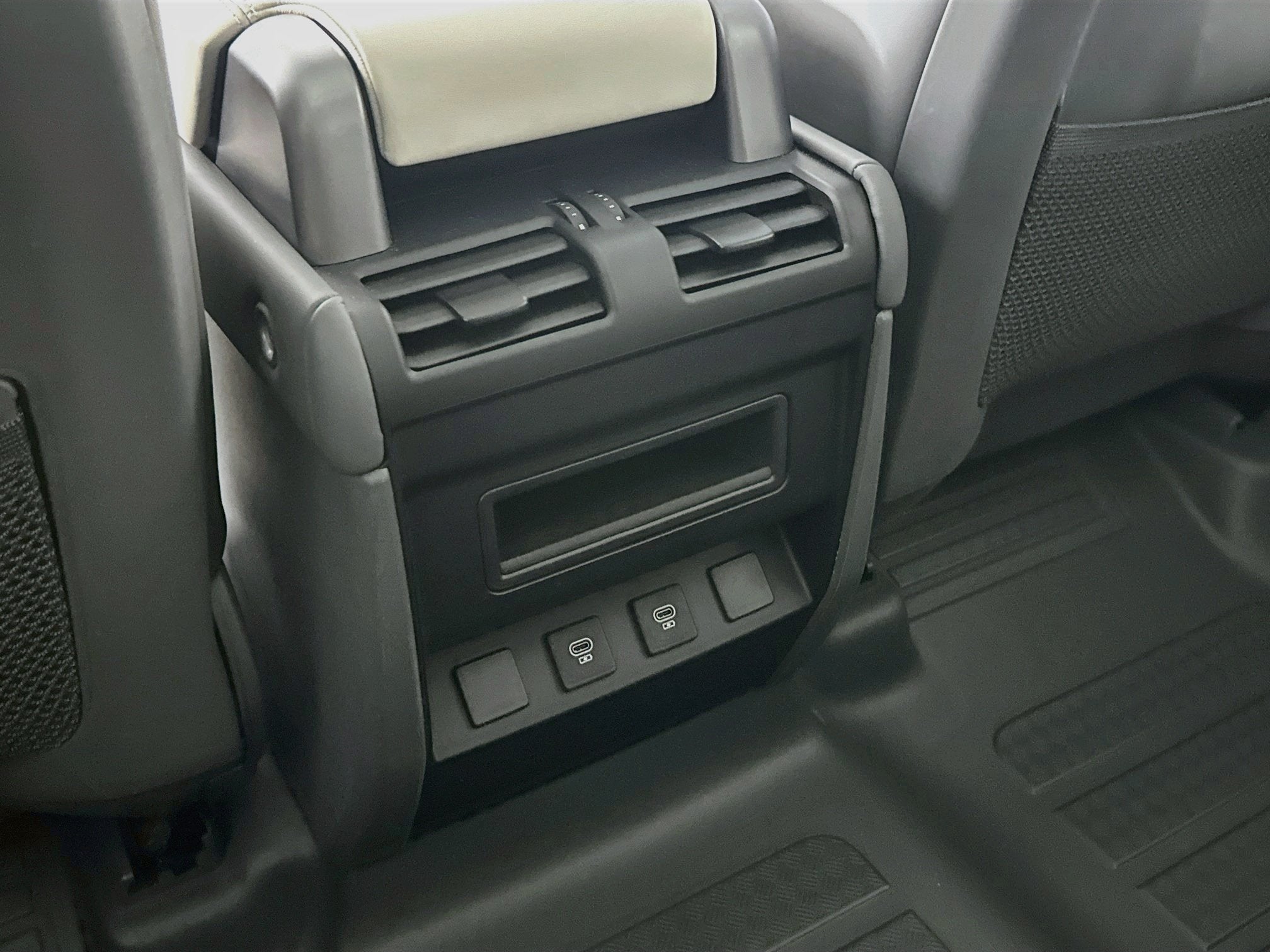 2024 Land Rover Defender 110 X-Dynamic SE