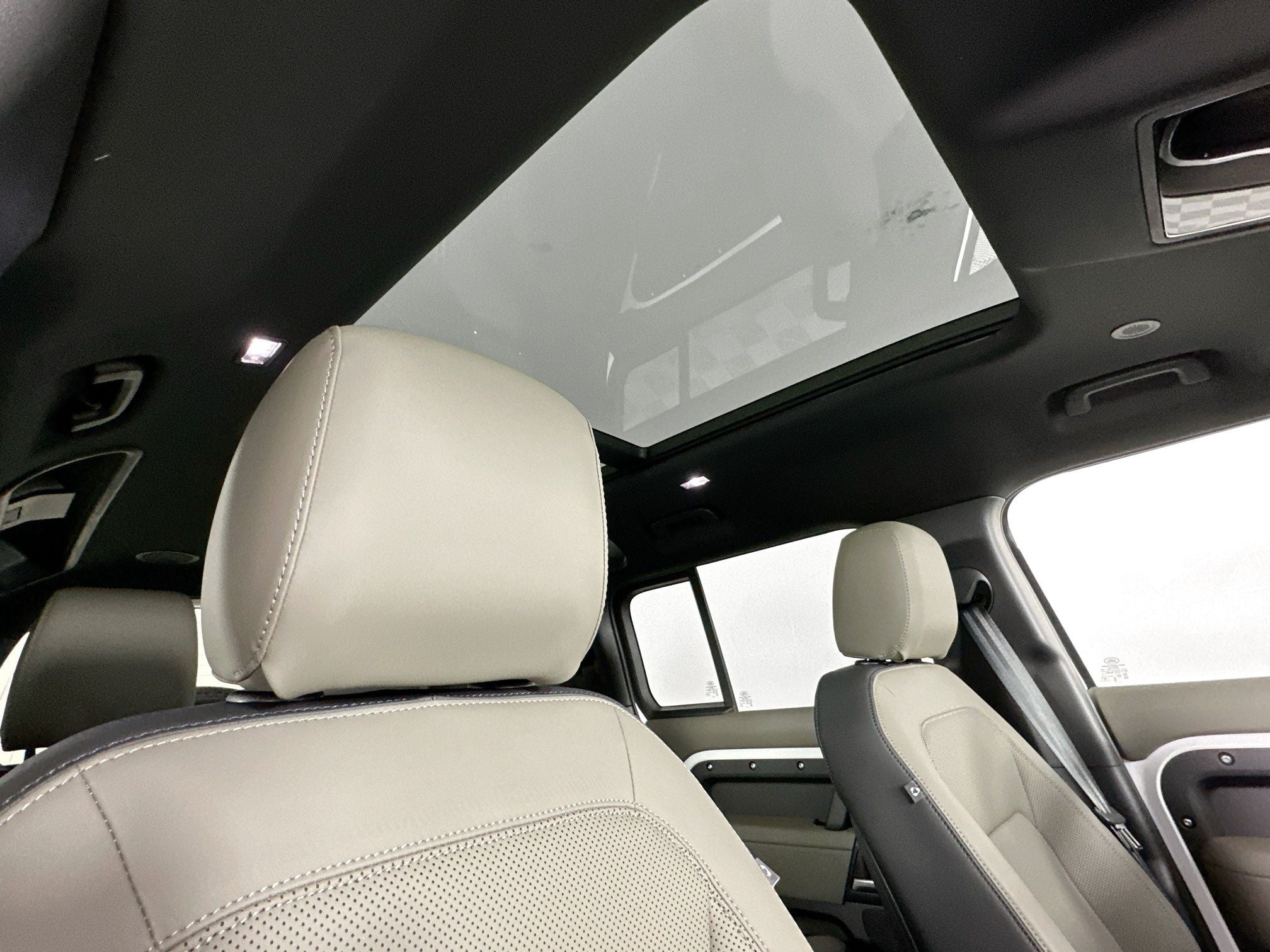 2026 Land Rover Defender 110 X-Dynamic SE
