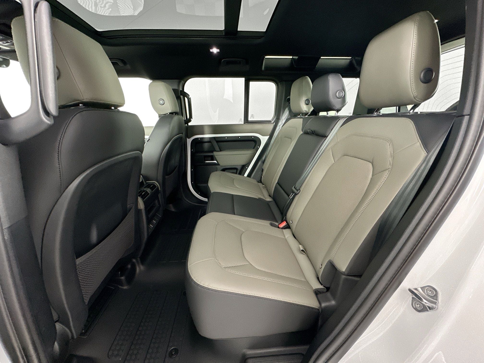 2026 Land Rover Defender 110 X-Dynamic SE