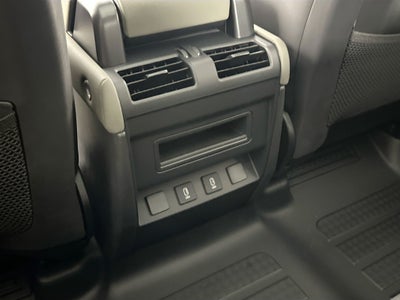 2026 Land Rover Defender 110 X-Dynamic SE