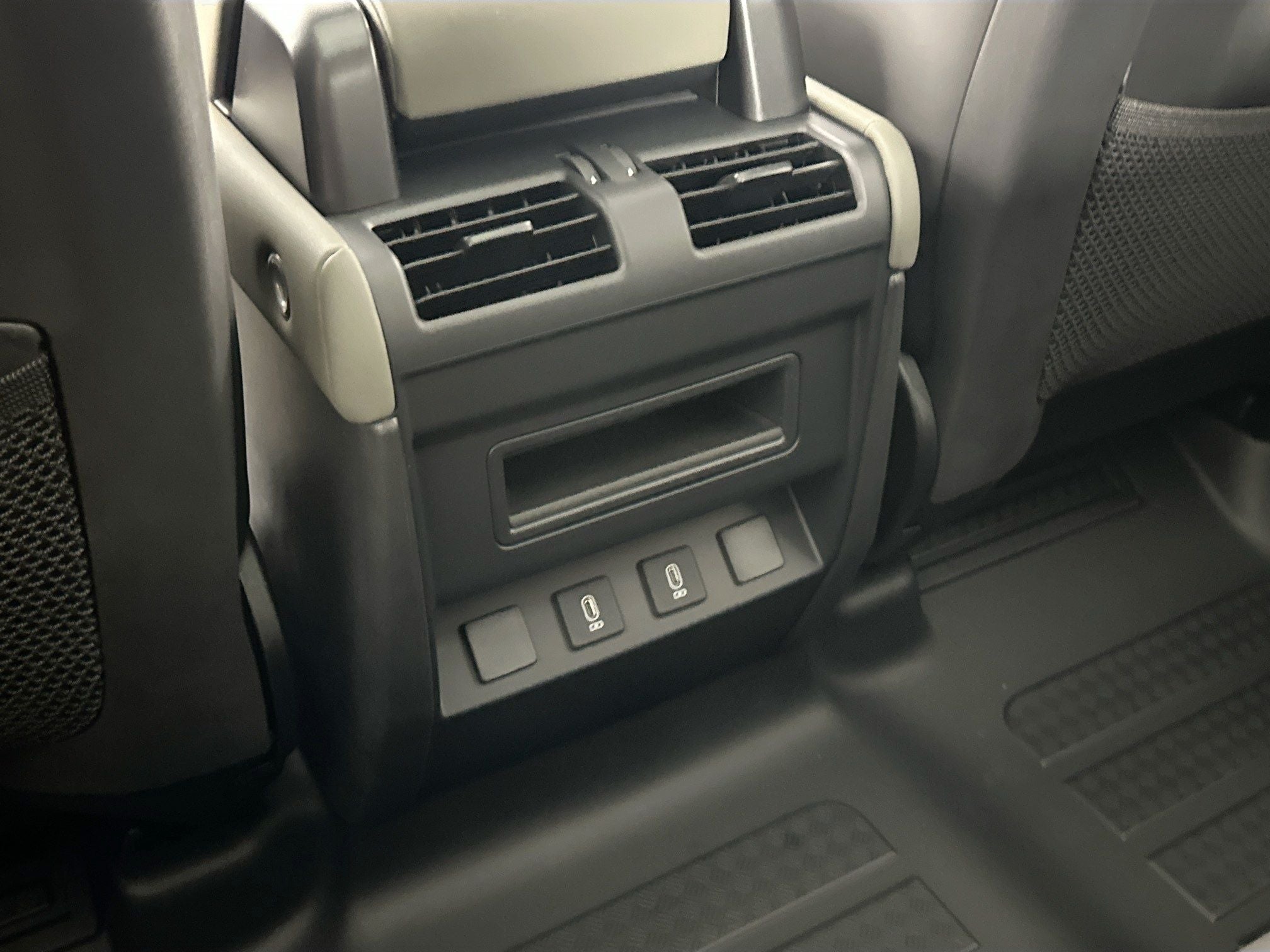 2026 Land Rover Defender 110 X-Dynamic SE