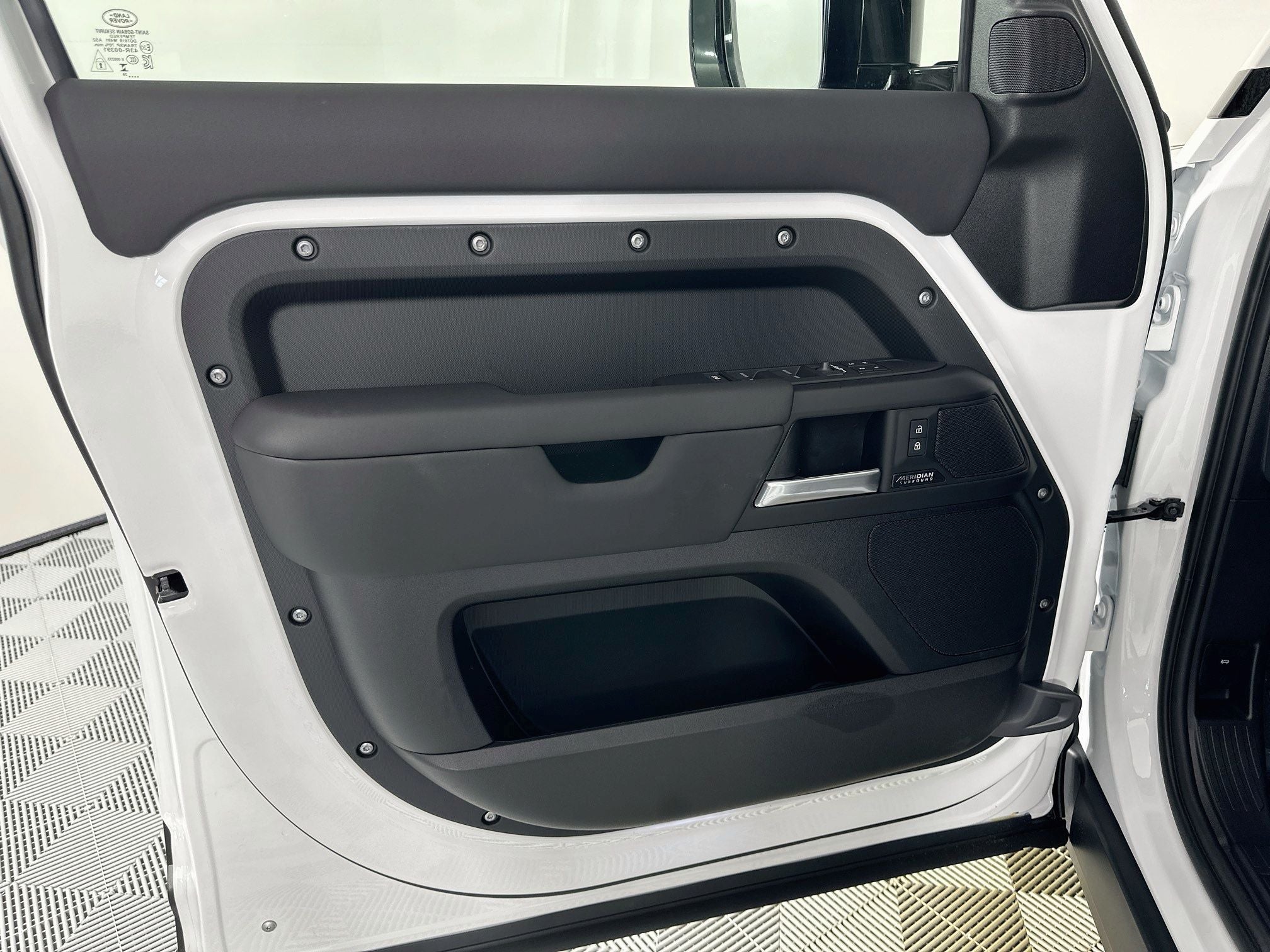 2026 Land Rover Defender 110 X-Dynamic SE