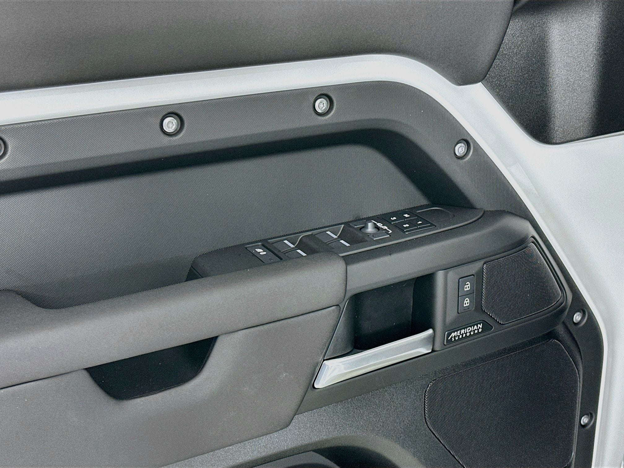 2026 Land Rover Defender 110 X-Dynamic SE