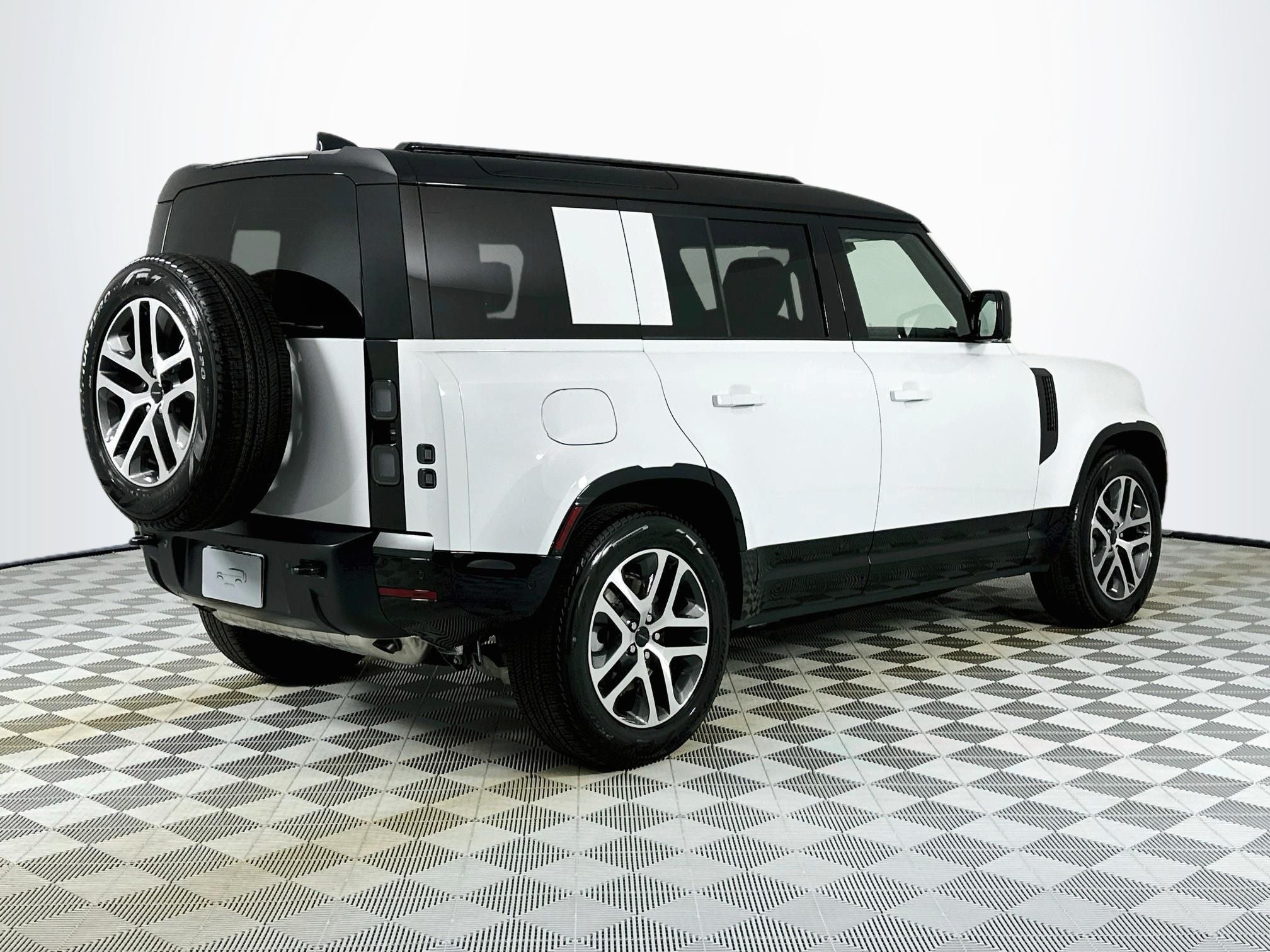 2026 Land Rover Defender 110 X-Dynamic SE