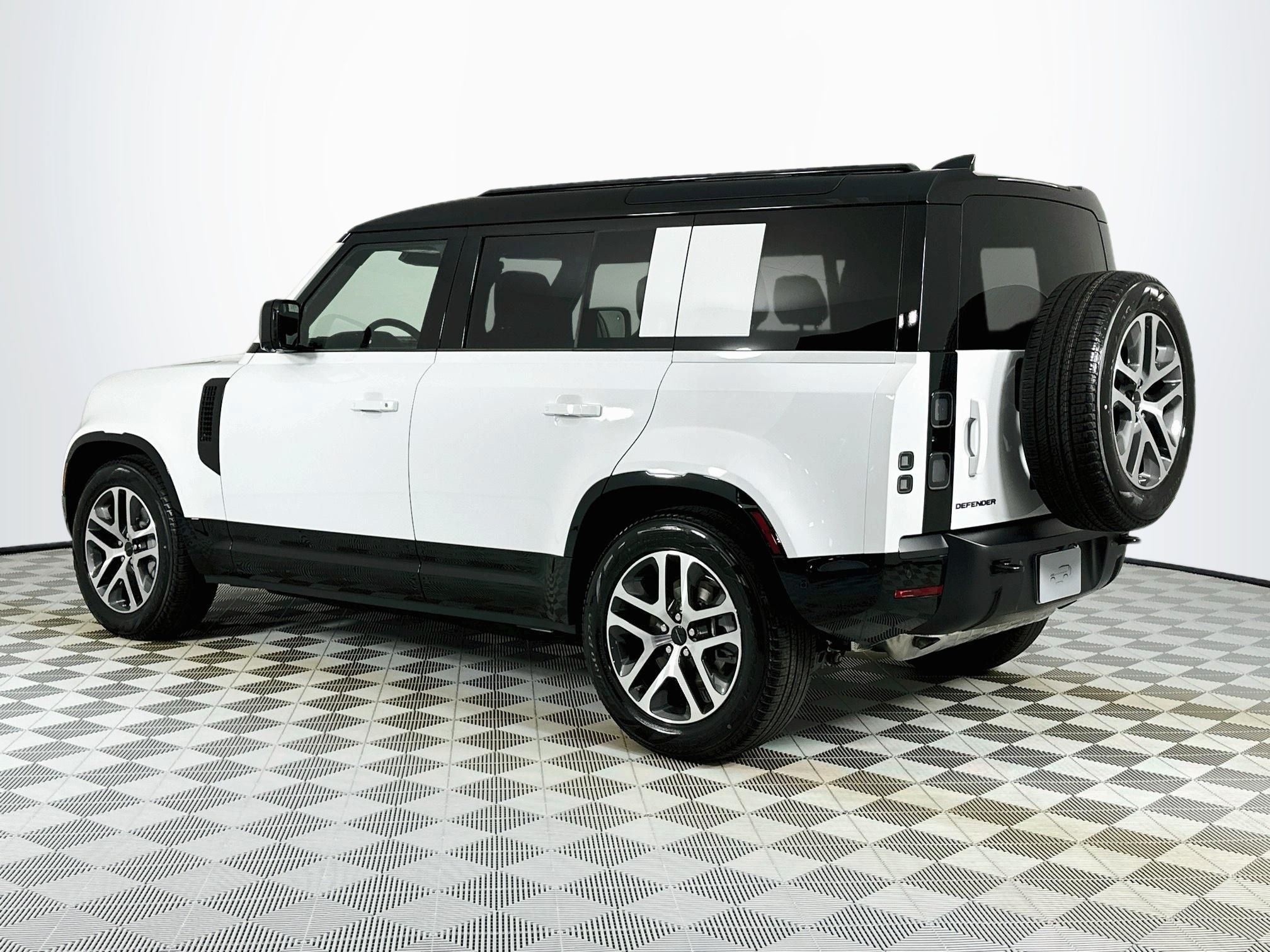 2026 Land Rover Defender 110 X-Dynamic SE