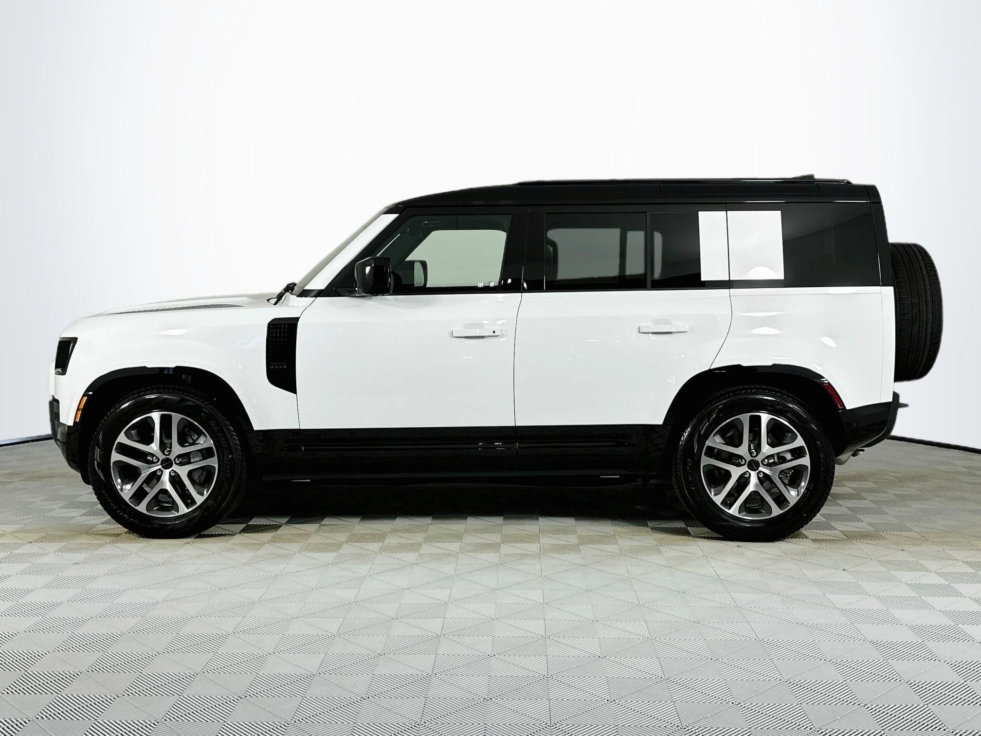 2026 Land Rover Defender 110 X-Dynamic SE