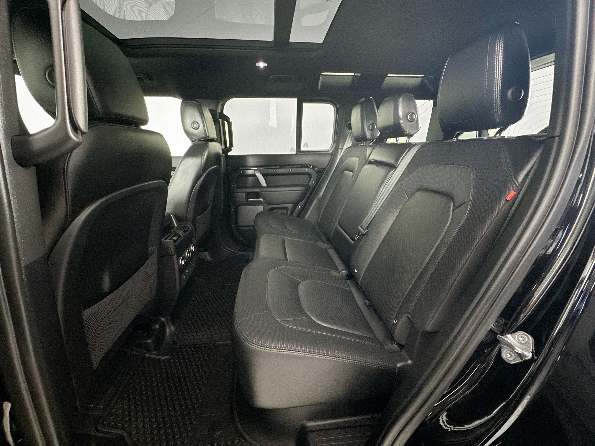 2024 Land Rover Defender 110 X-Dynamic SE