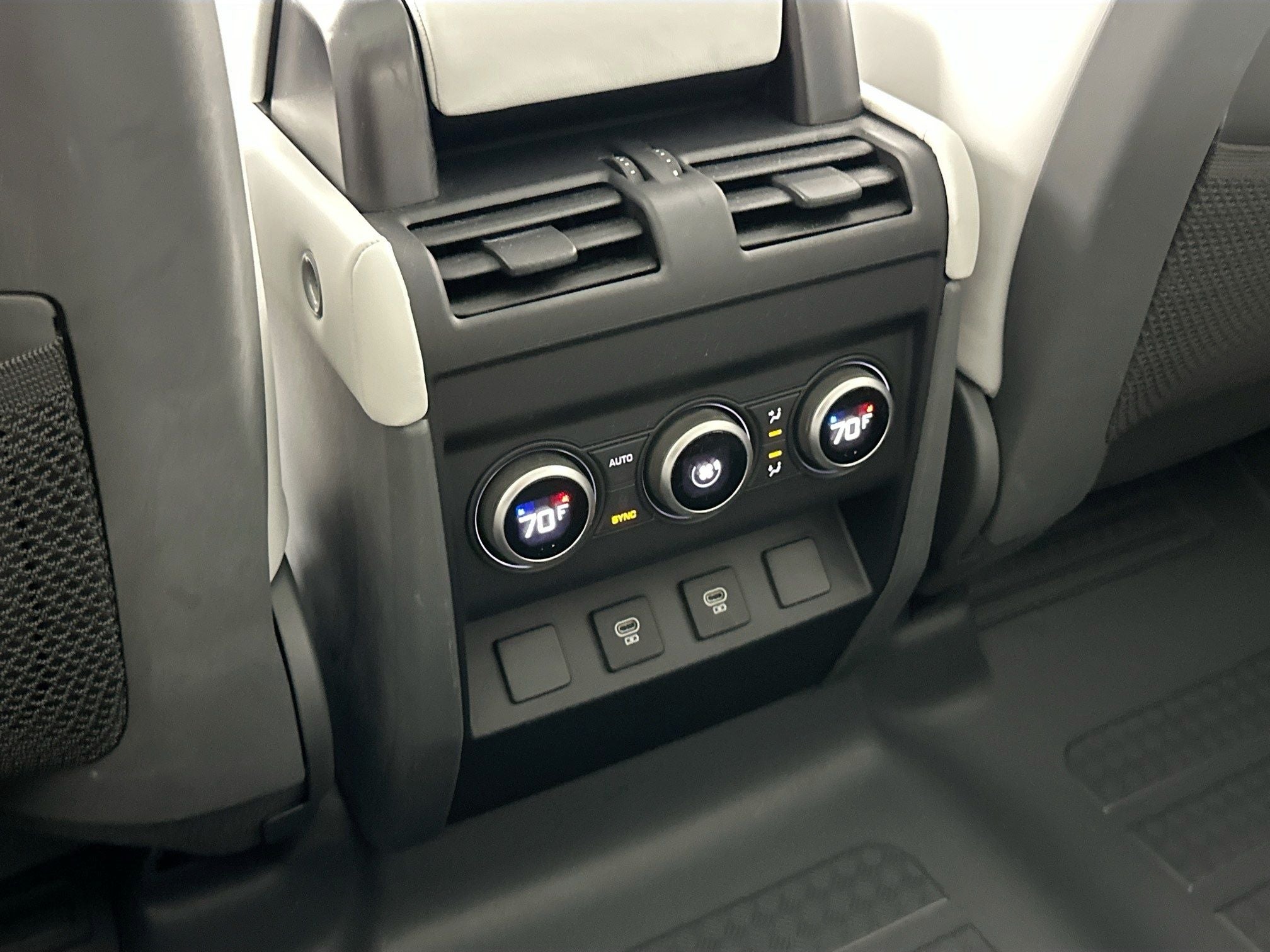 2025 Land Rover Defender 110 X-Dynamic SE