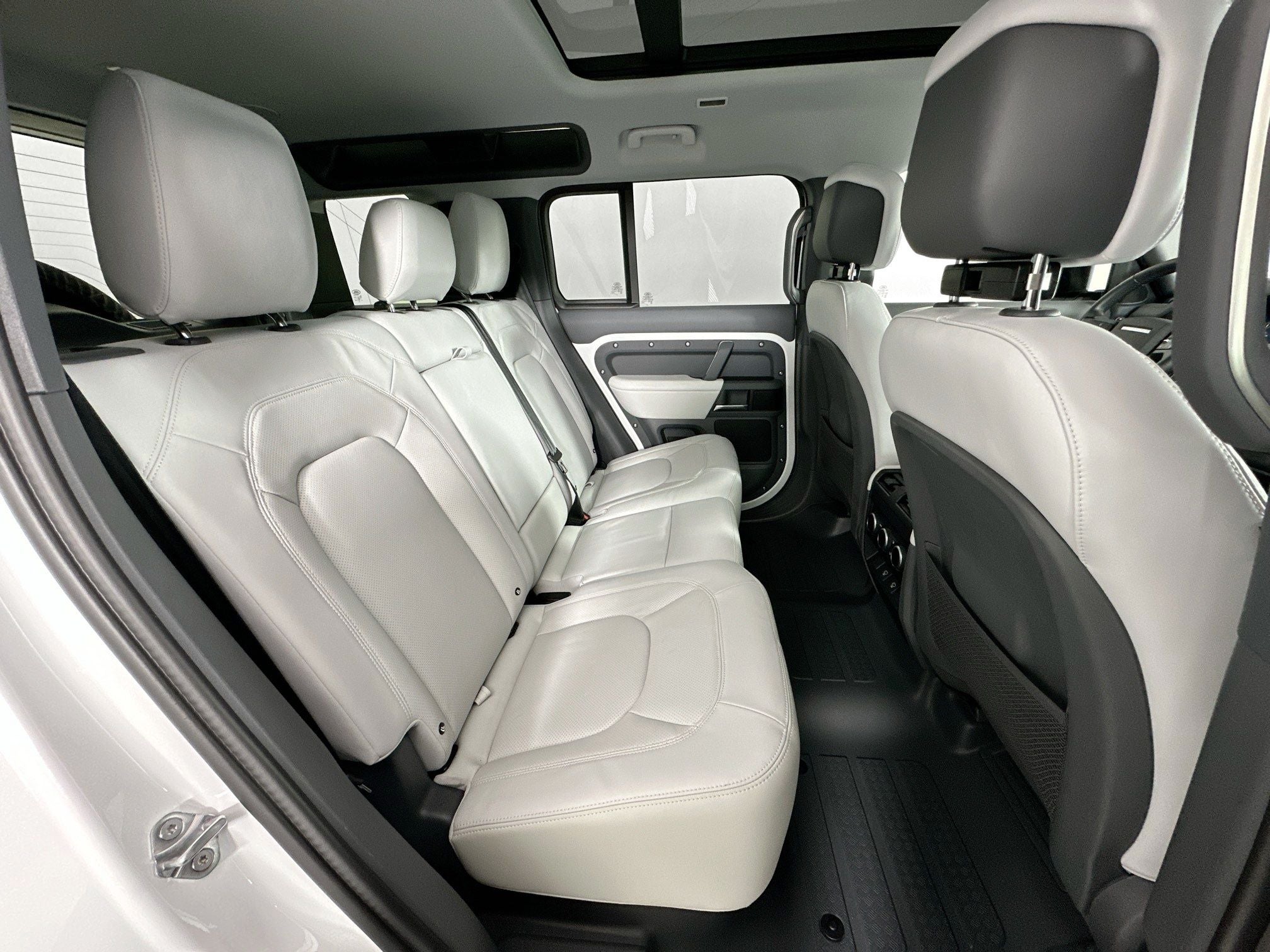 2025 Land Rover Defender 110 X-Dynamic SE