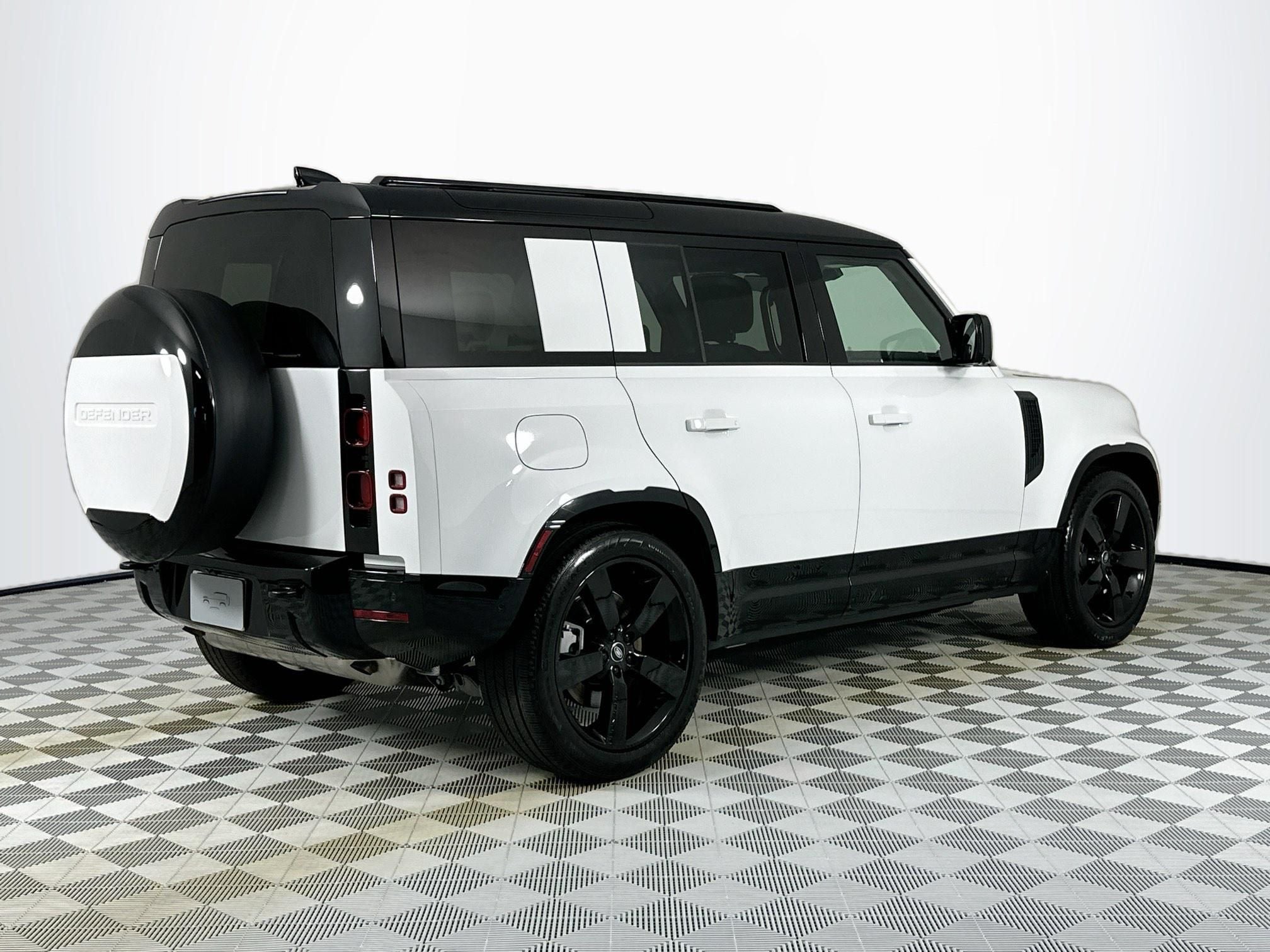 2025 Land Rover Defender 110 X-Dynamic SE
