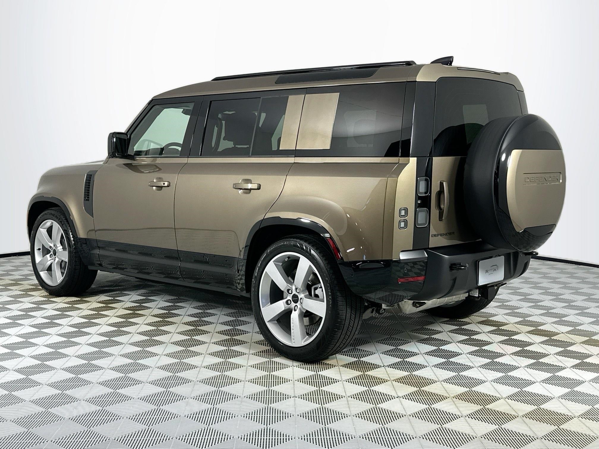 2026 Land Rover Defender 110 X-Dynamic SE