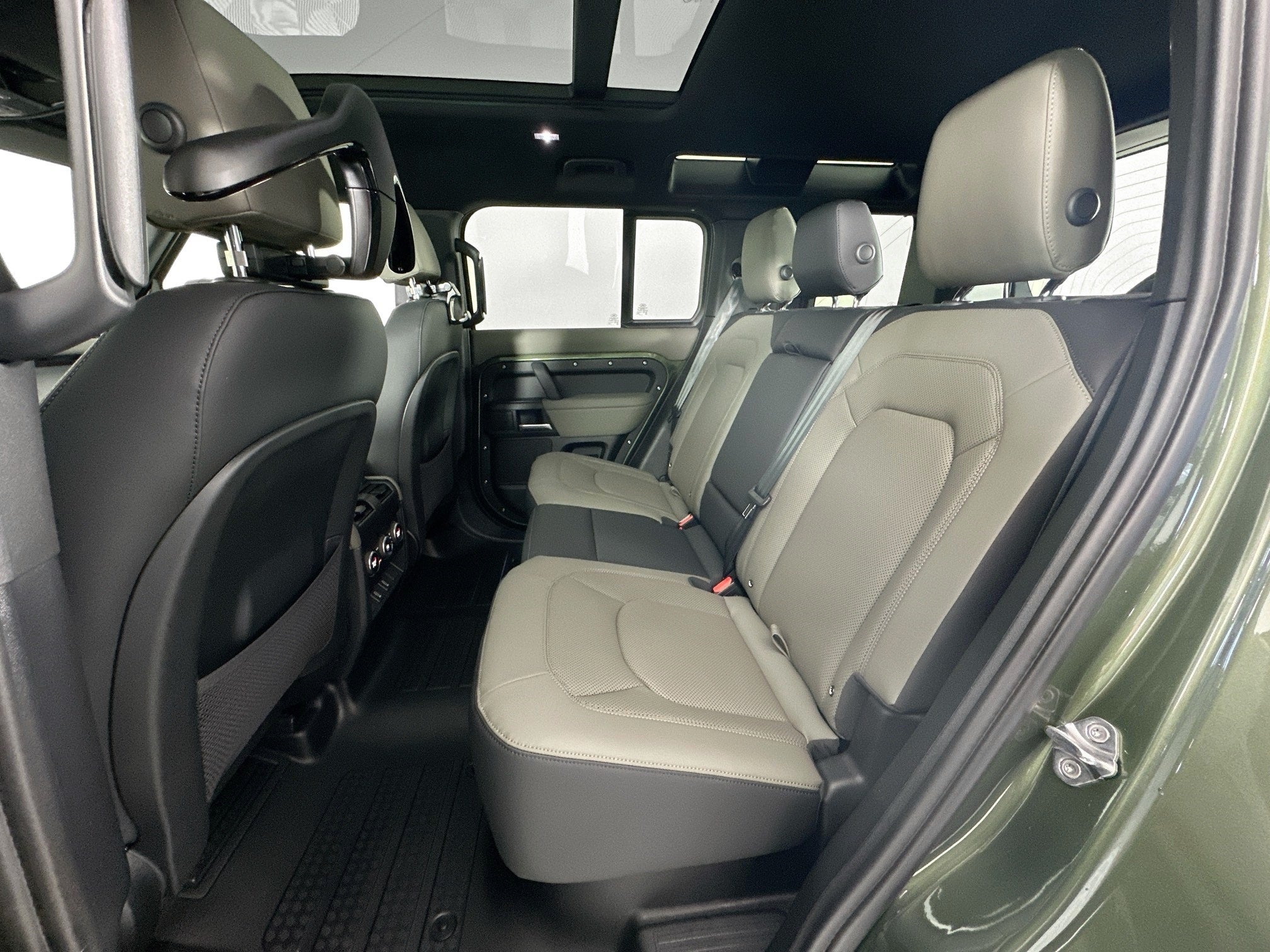 2026 Land Rover Defender 110 X-Dynamic SE