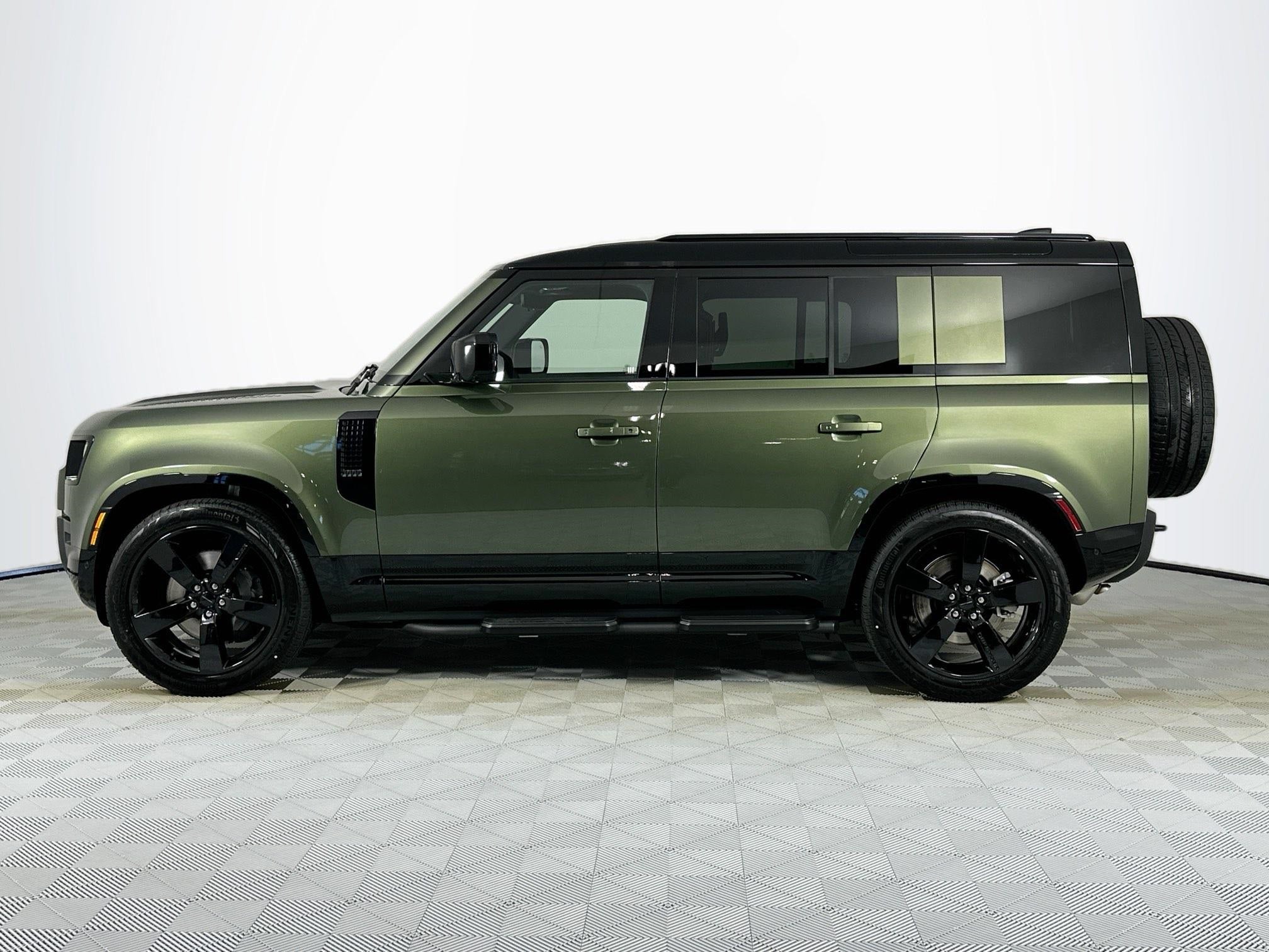 2026 Land Rover Defender 110 X-Dynamic SE