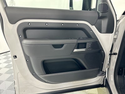 2026 Land Rover Defender 110 X-Dynamic SE