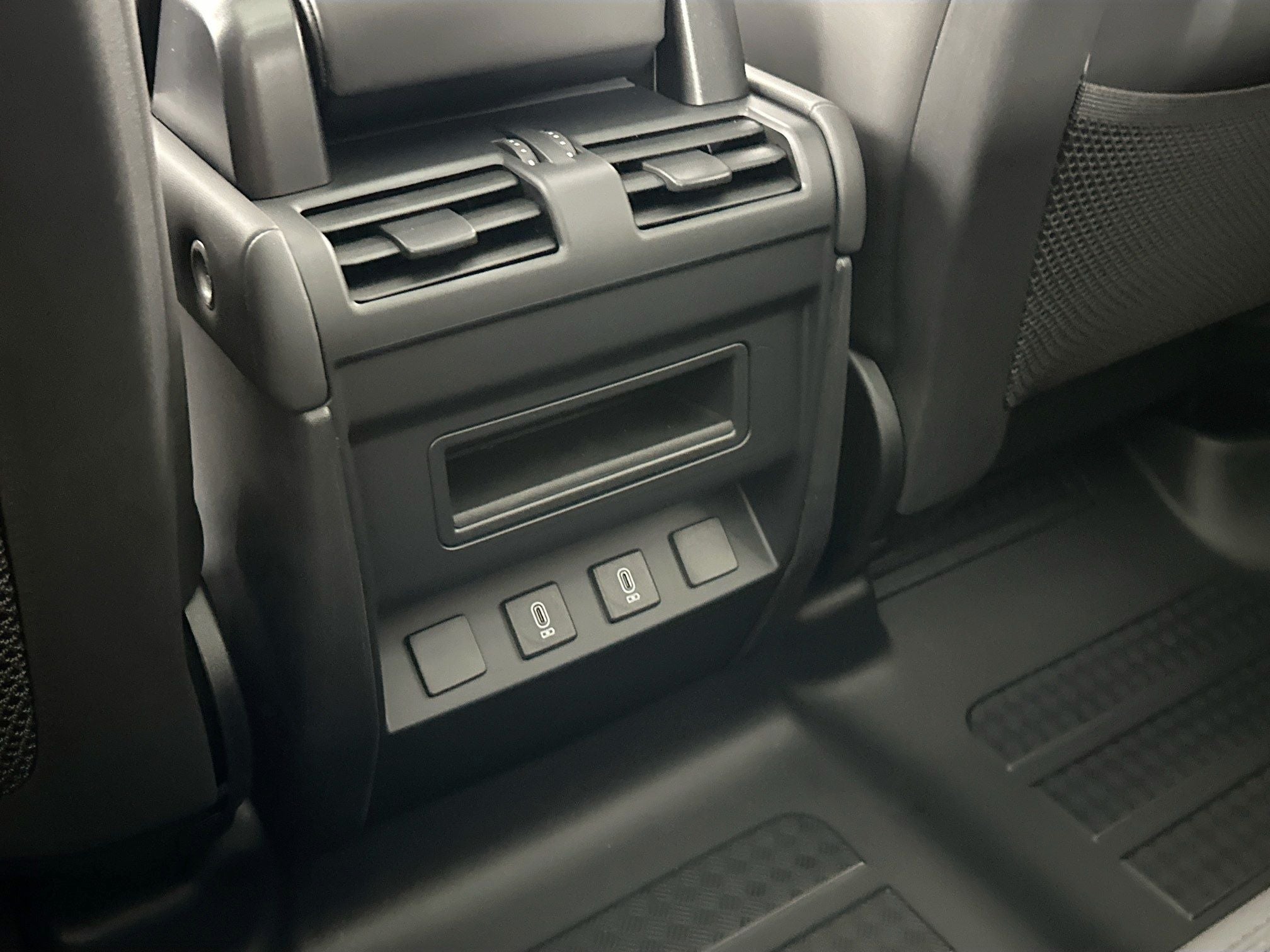 2026 Land Rover Defender 110 X-Dynamic SE