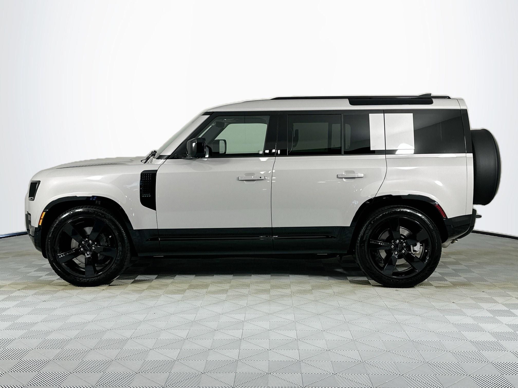 2026 Land Rover Defender 110 X-Dynamic SE