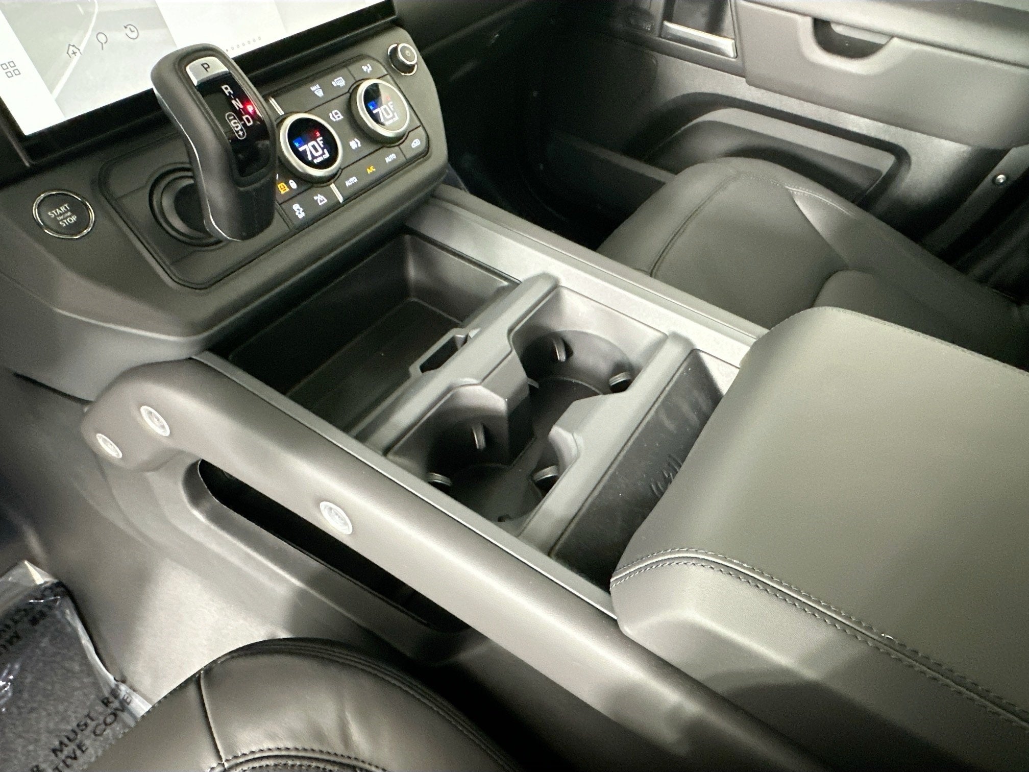 2026 Land Rover Defender 130 X-Dynamic SE