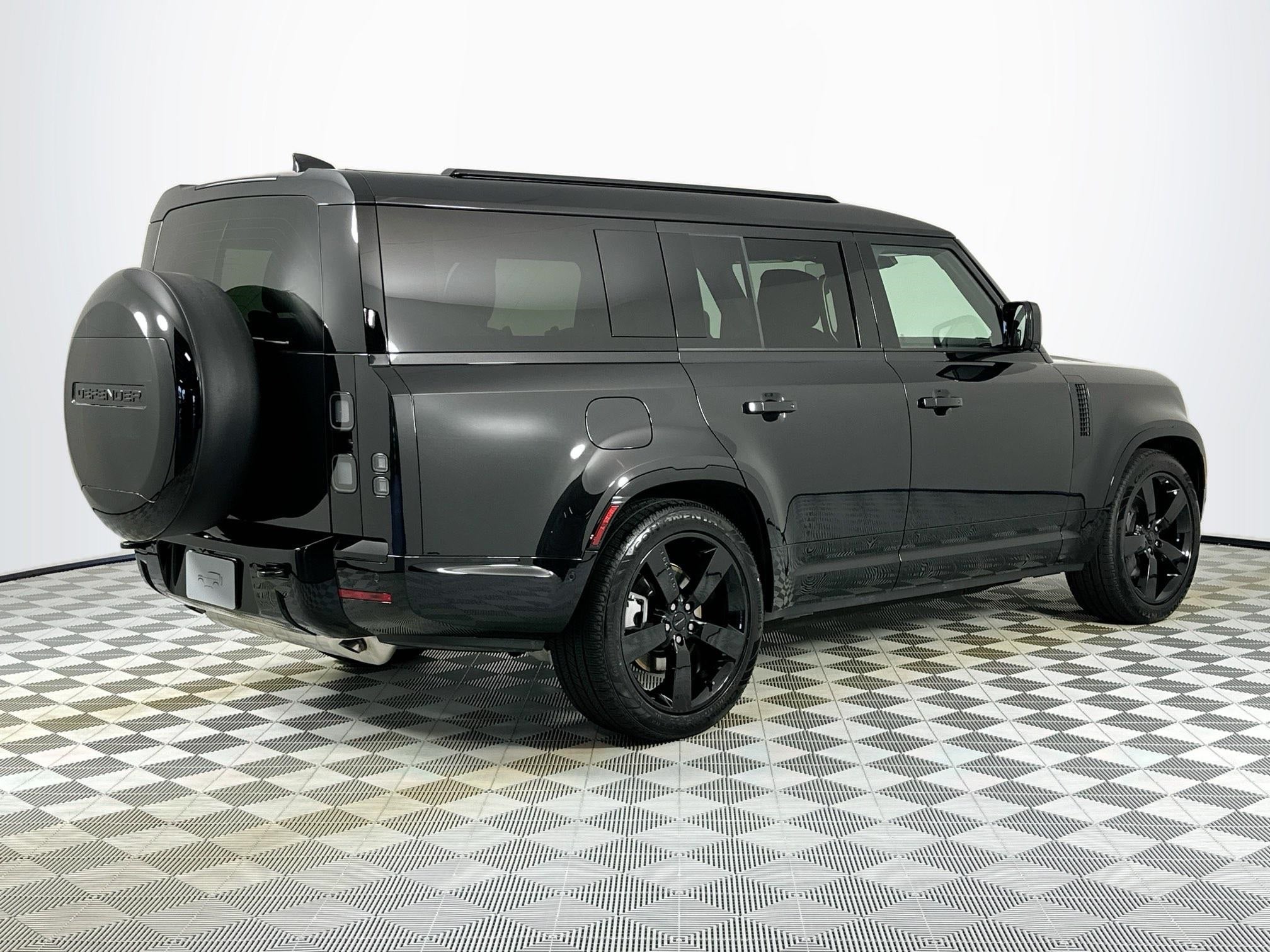 2026 Land Rover Defender 130 X-Dynamic SE