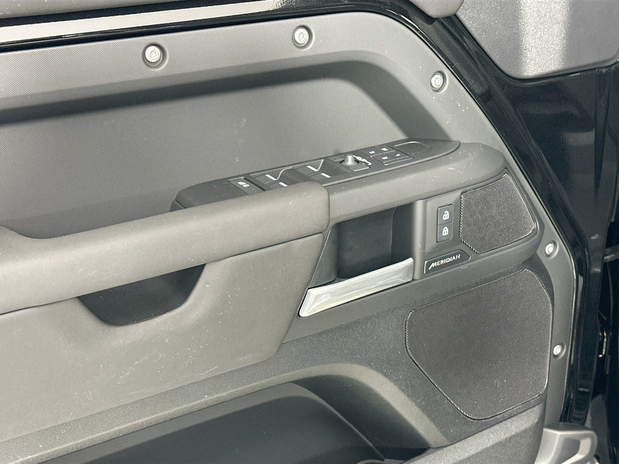 2025 Land Rover Defender 110 S