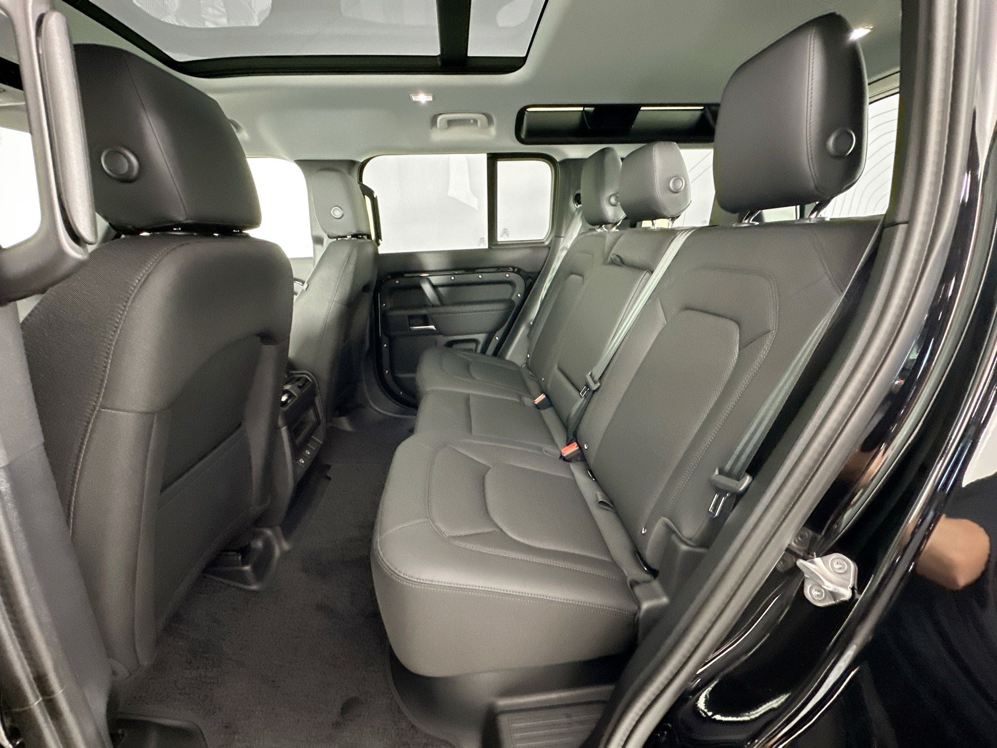 2025 Land Rover Defender 110 S