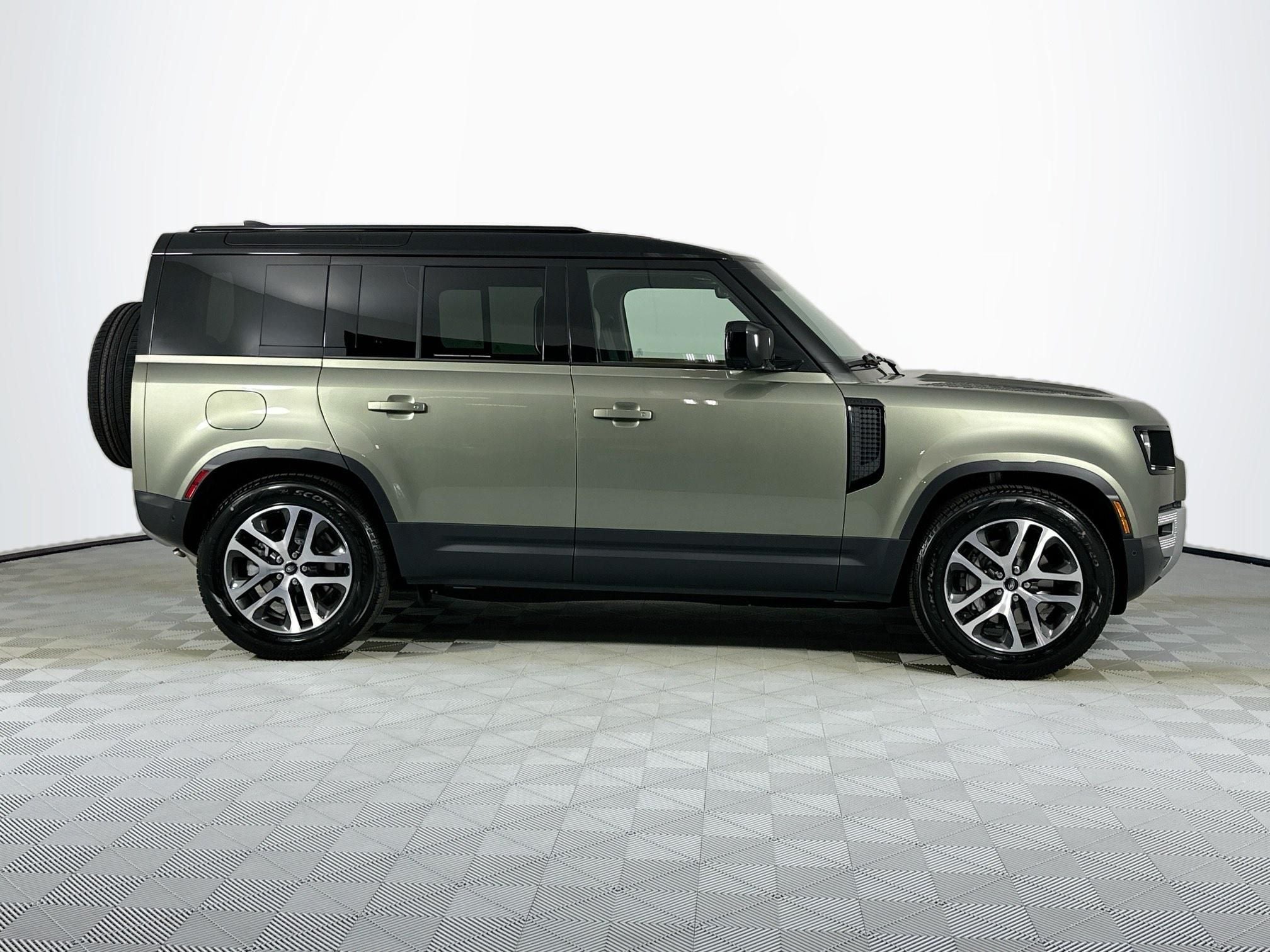 2025 Land Rover Defender 110 S