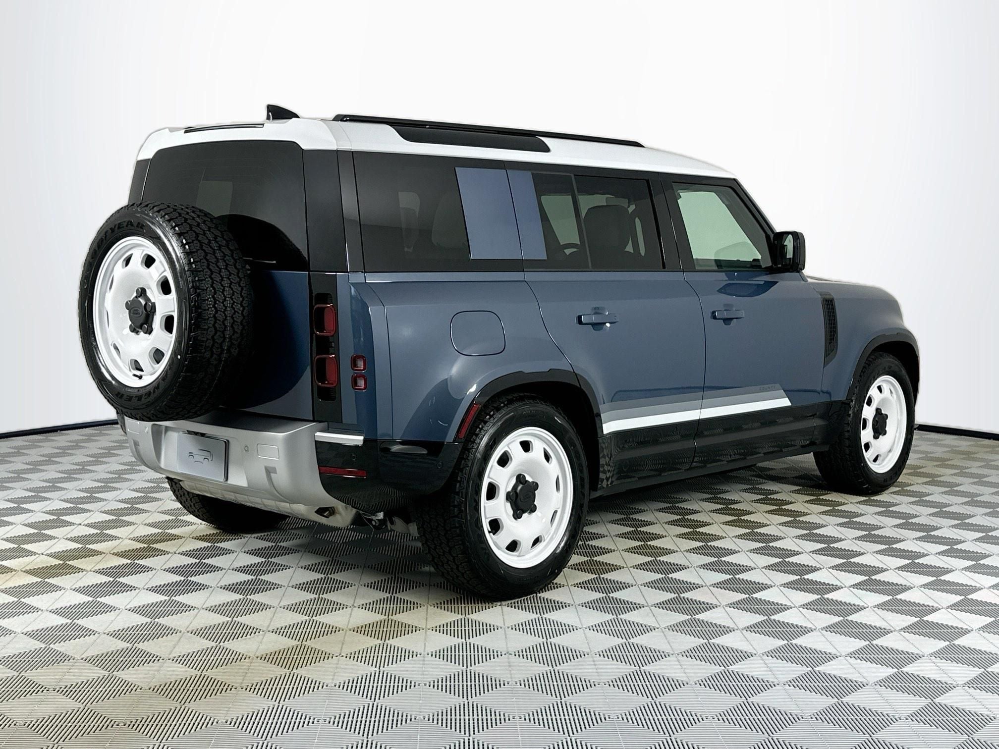 2025 Land Rover Defender 110 S