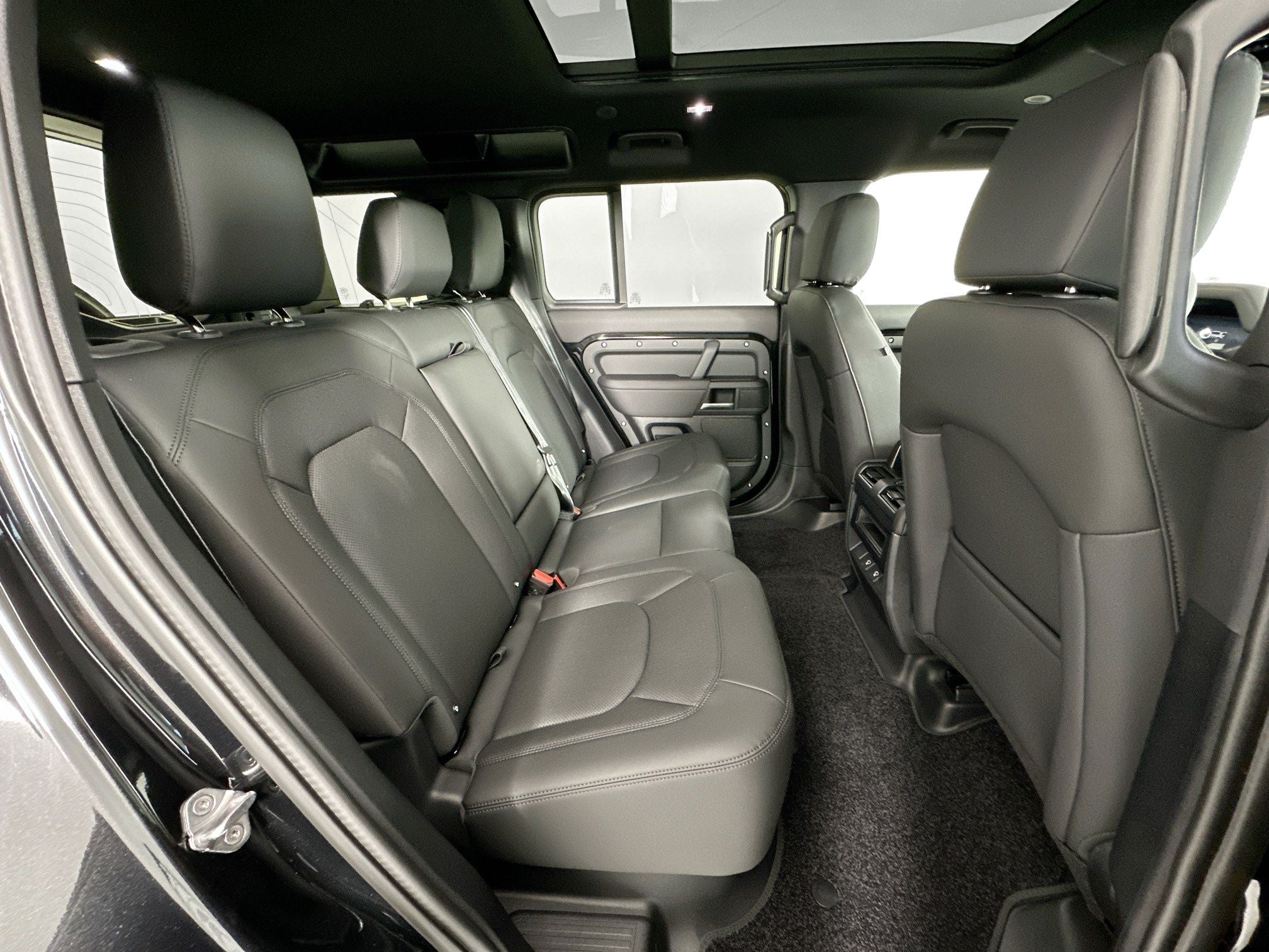 2025 Land Rover Defender 110 S