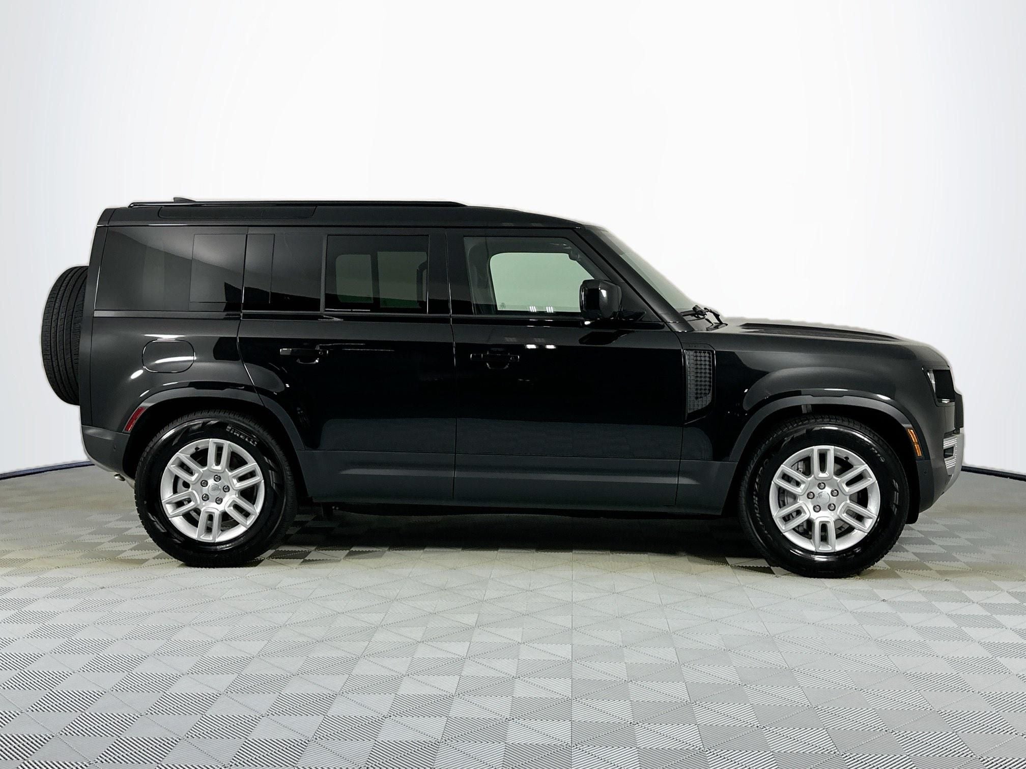 2025 Land Rover Defender 110 S