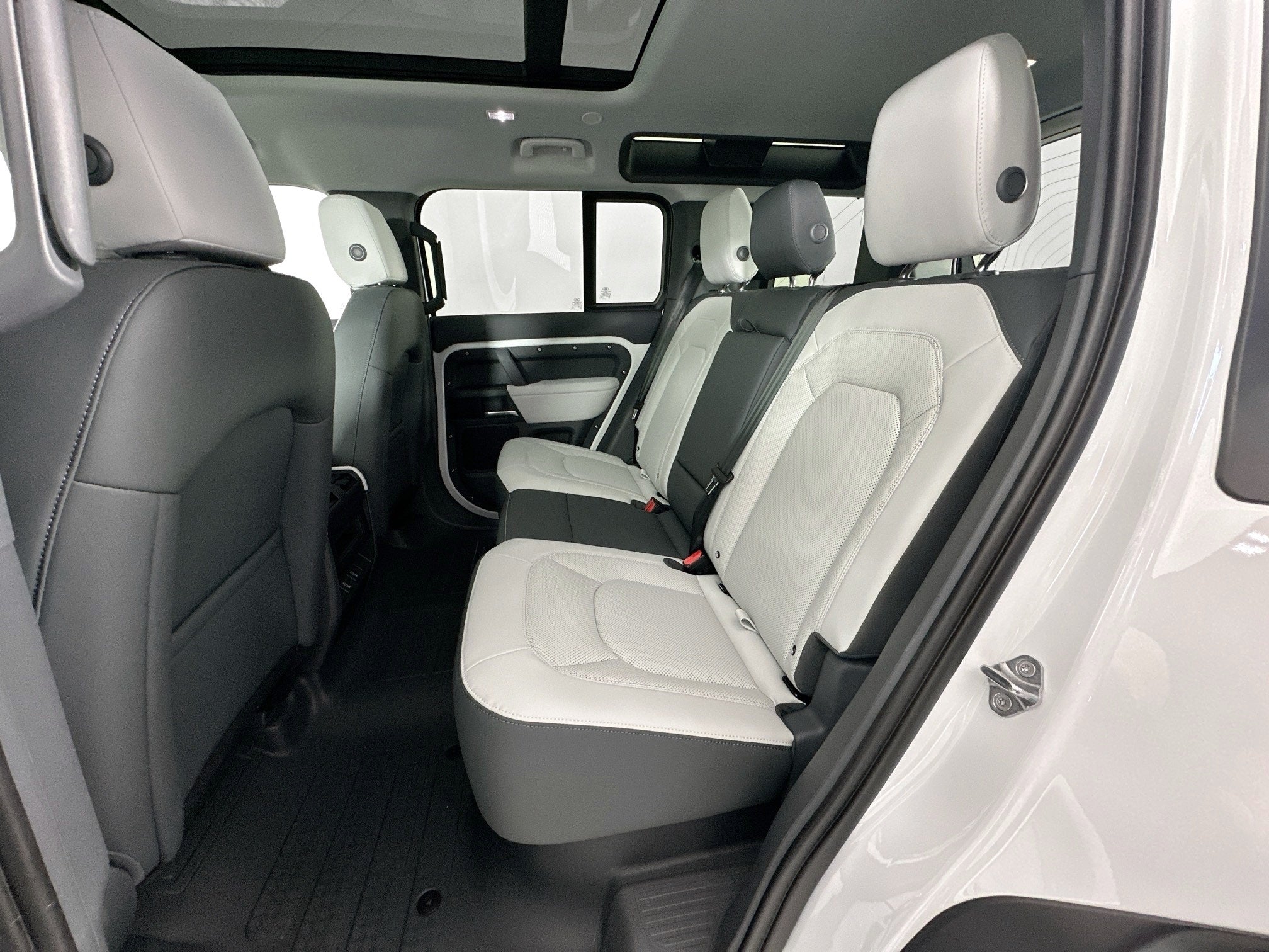 2026 Land Rover Defender 110 S