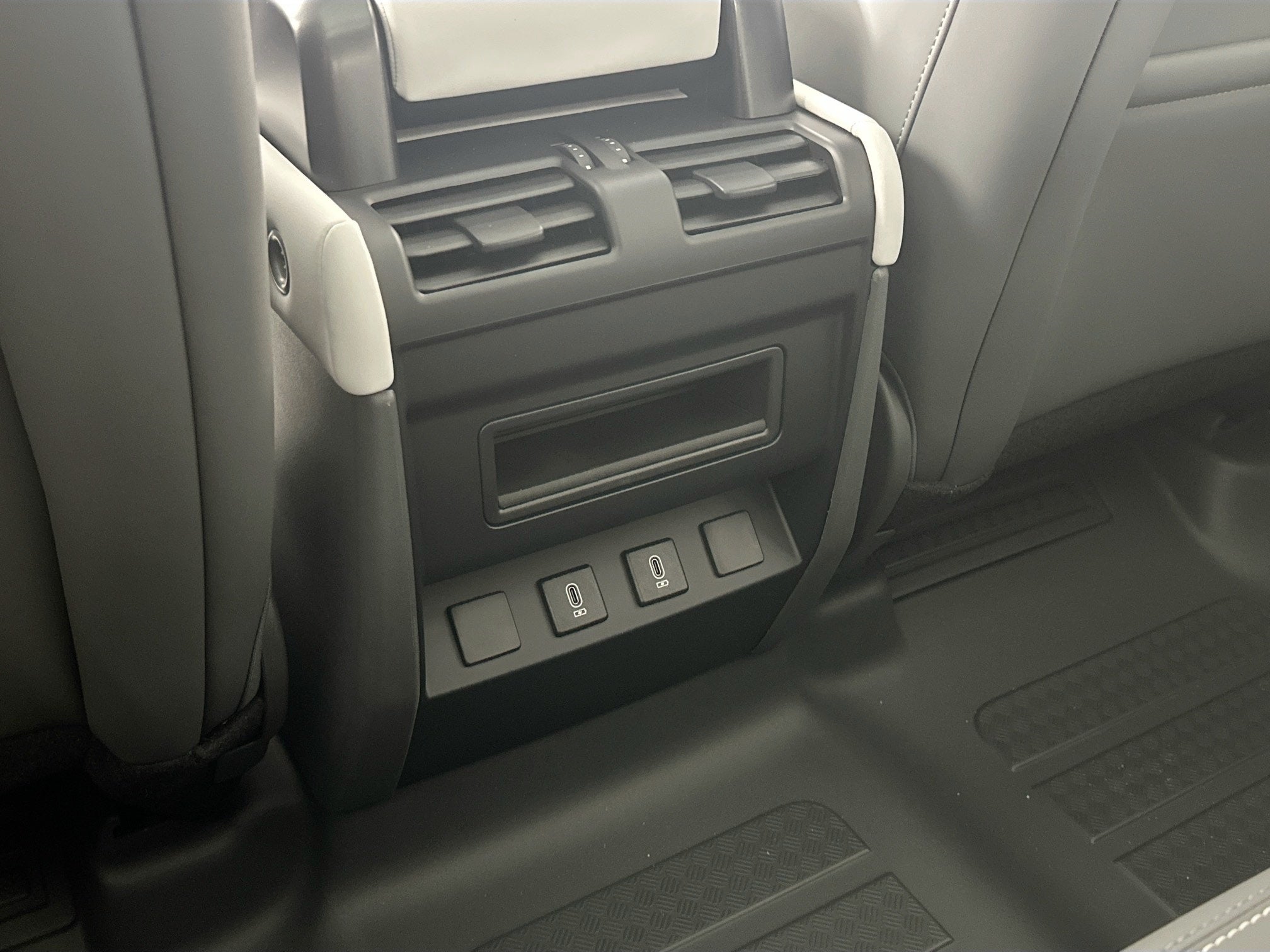 2026 Land Rover Defender 110 S