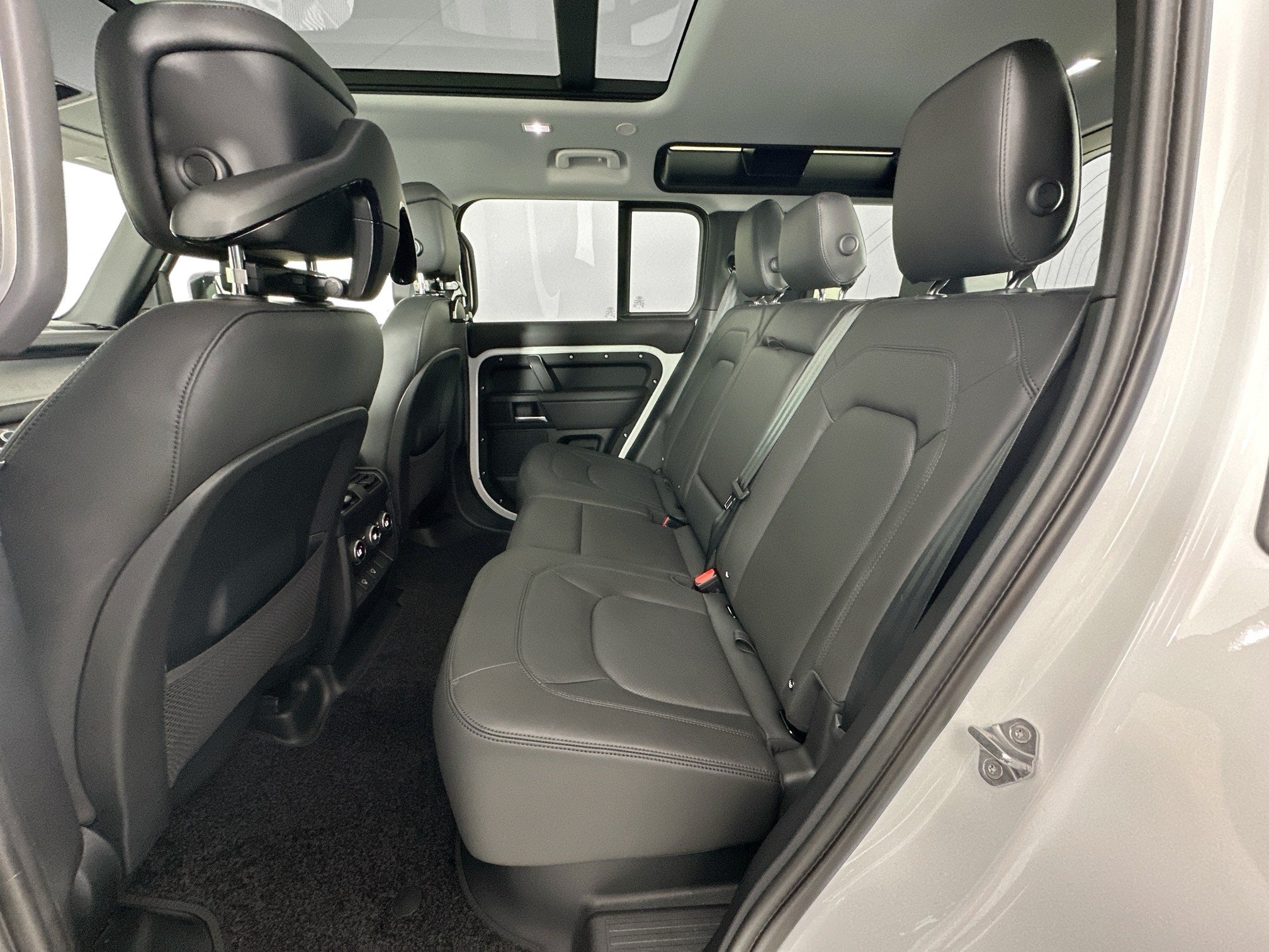 2025 Land Rover Defender 110 S