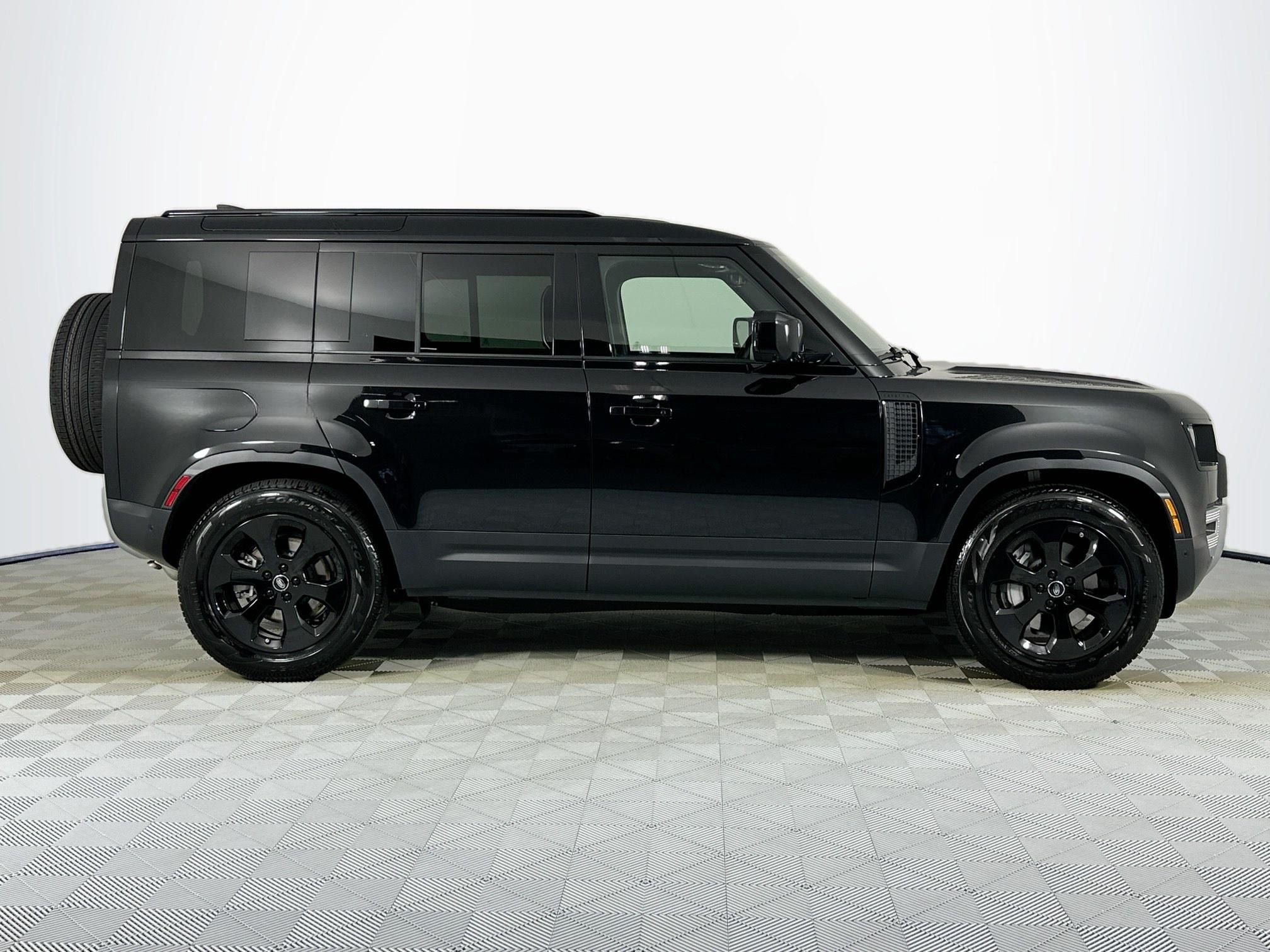 2025 Land Rover Defender 110 S