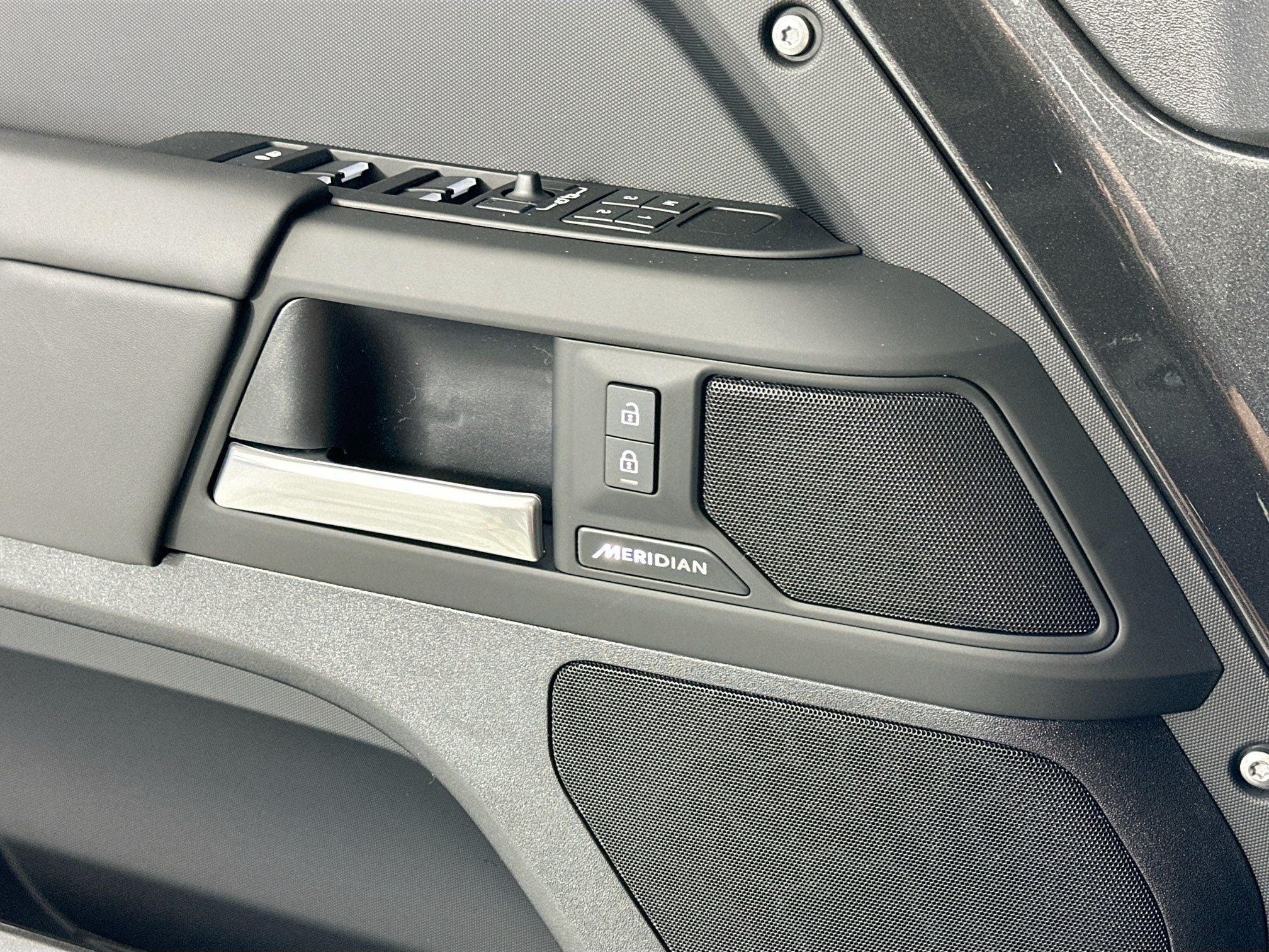2025 Land Rover Defender 110 S