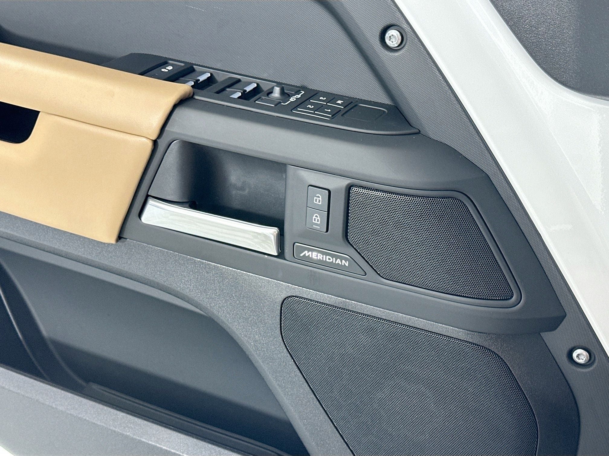 2025 Land Rover Defender 130 S