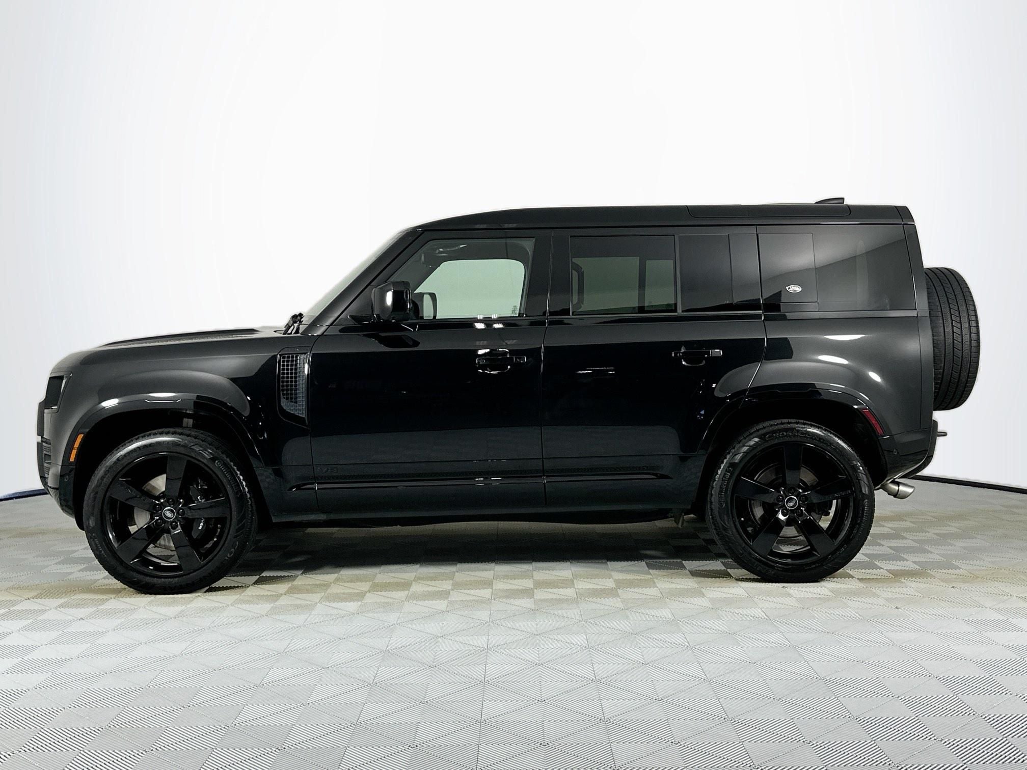 2023 Land Rover Defender 110 V8