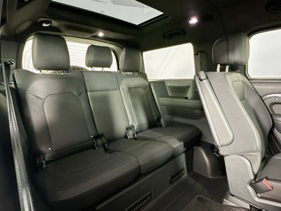 2025 Land Rover Defender 130 V8