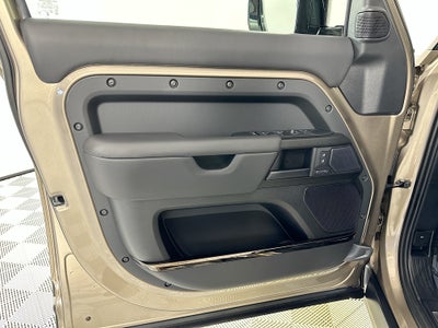 2025 Land Rover Defender 110 OCTA